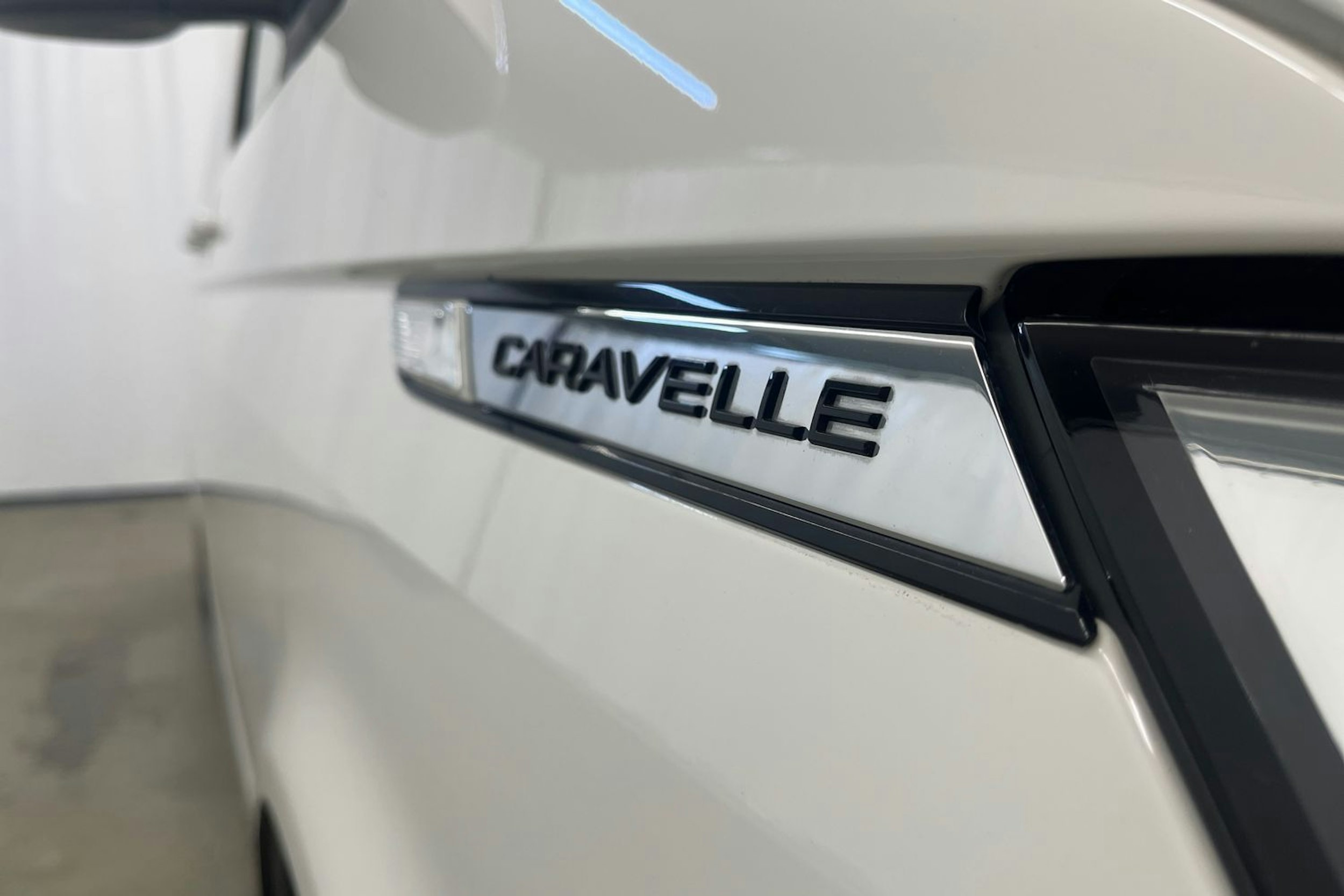 valkoinen Volkswagen Caravelle 2022 kuva 21.