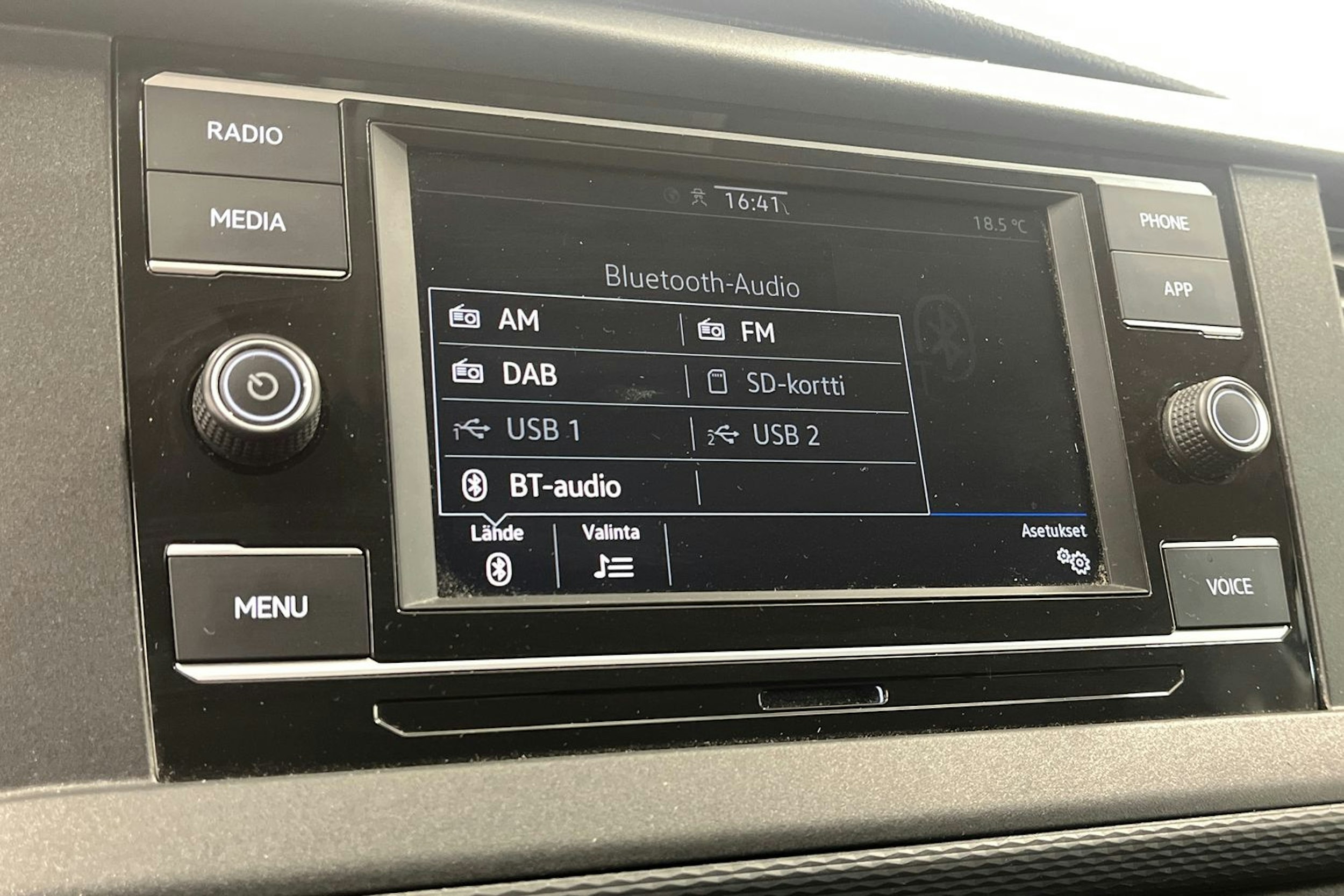 valkoinen Volkswagen Caravelle 2022 kuva 27.