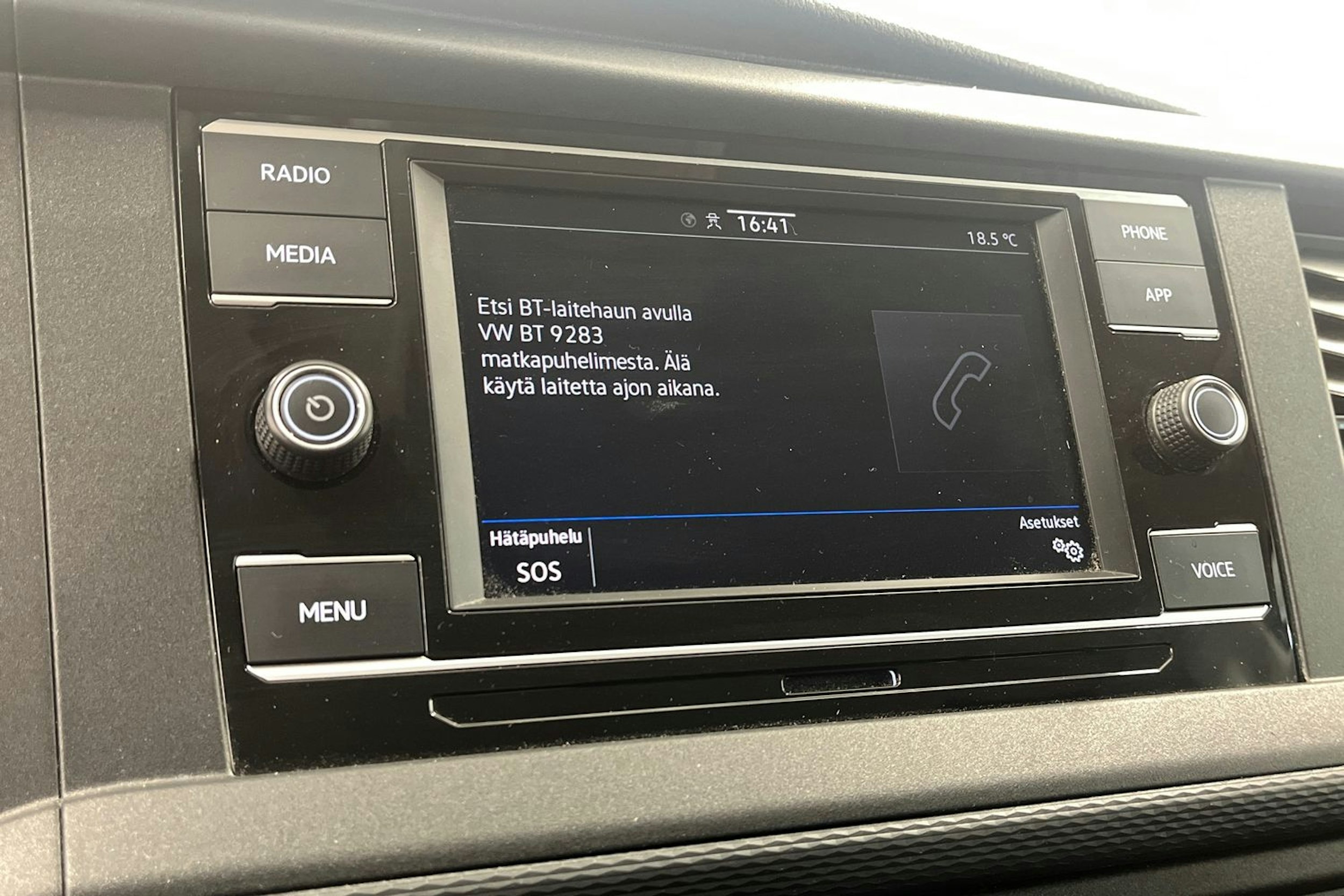 valkoinen Volkswagen Caravelle 2022 kuva 28.