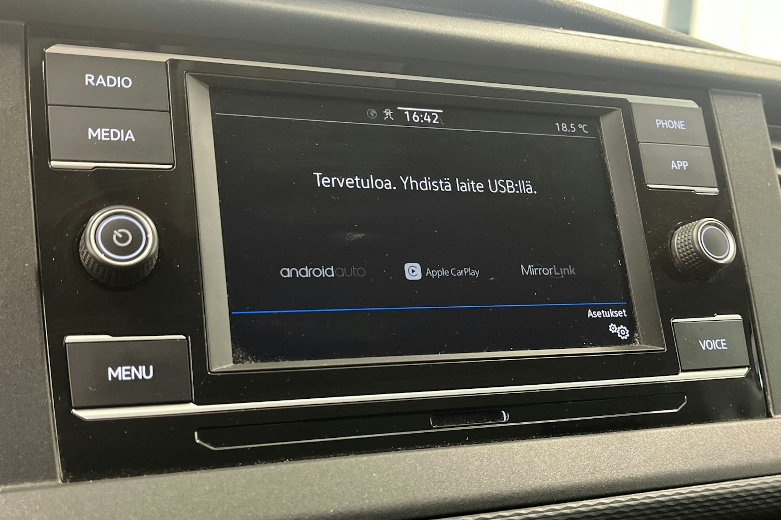 valkoinen Volkswagen Caravelle 2022 kuva 29.