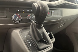 valkoinen Volkswagen Caravelle 2022 kuva 31.