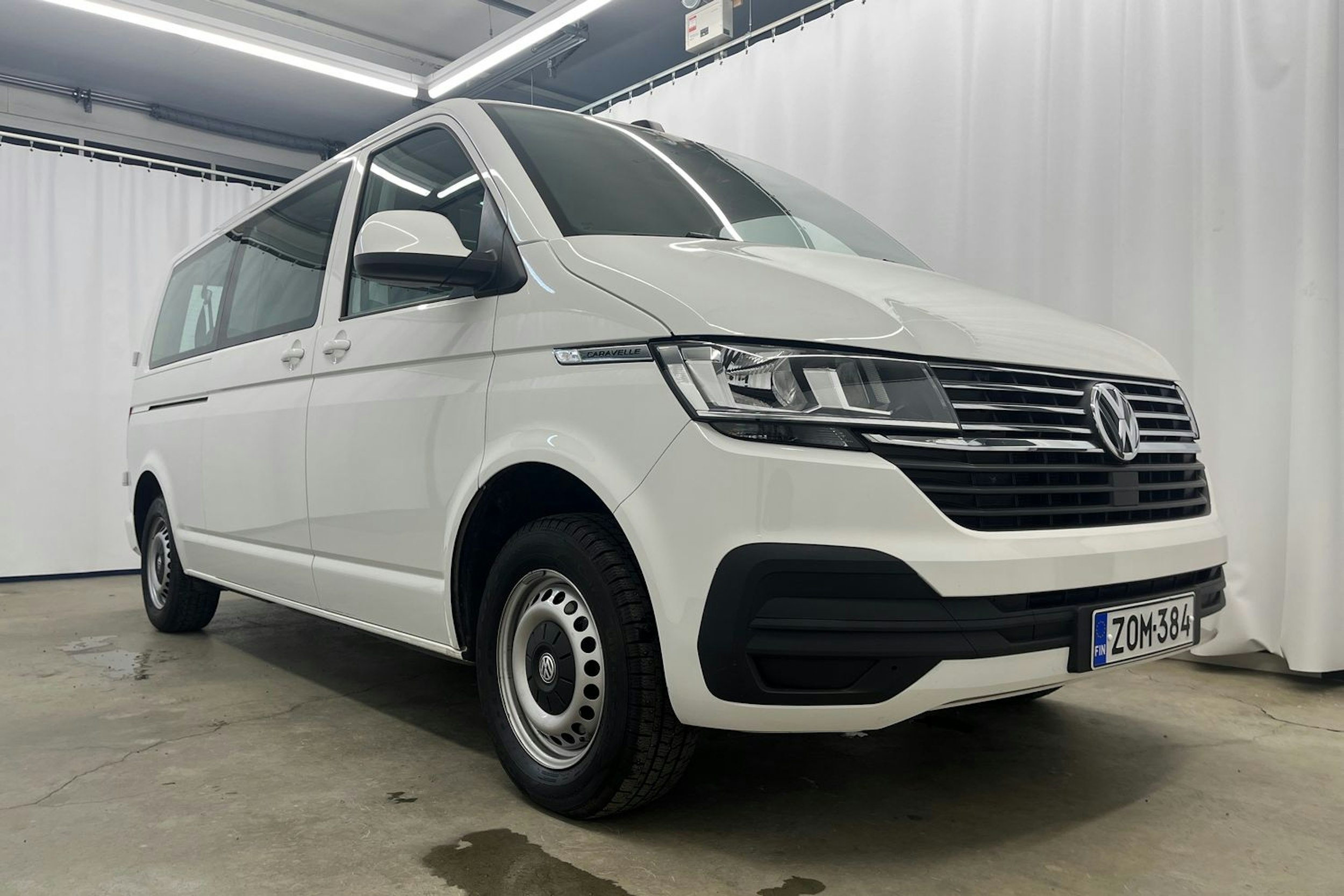 valkoinen Volkswagen Caravelle 2022 kuva 34.
