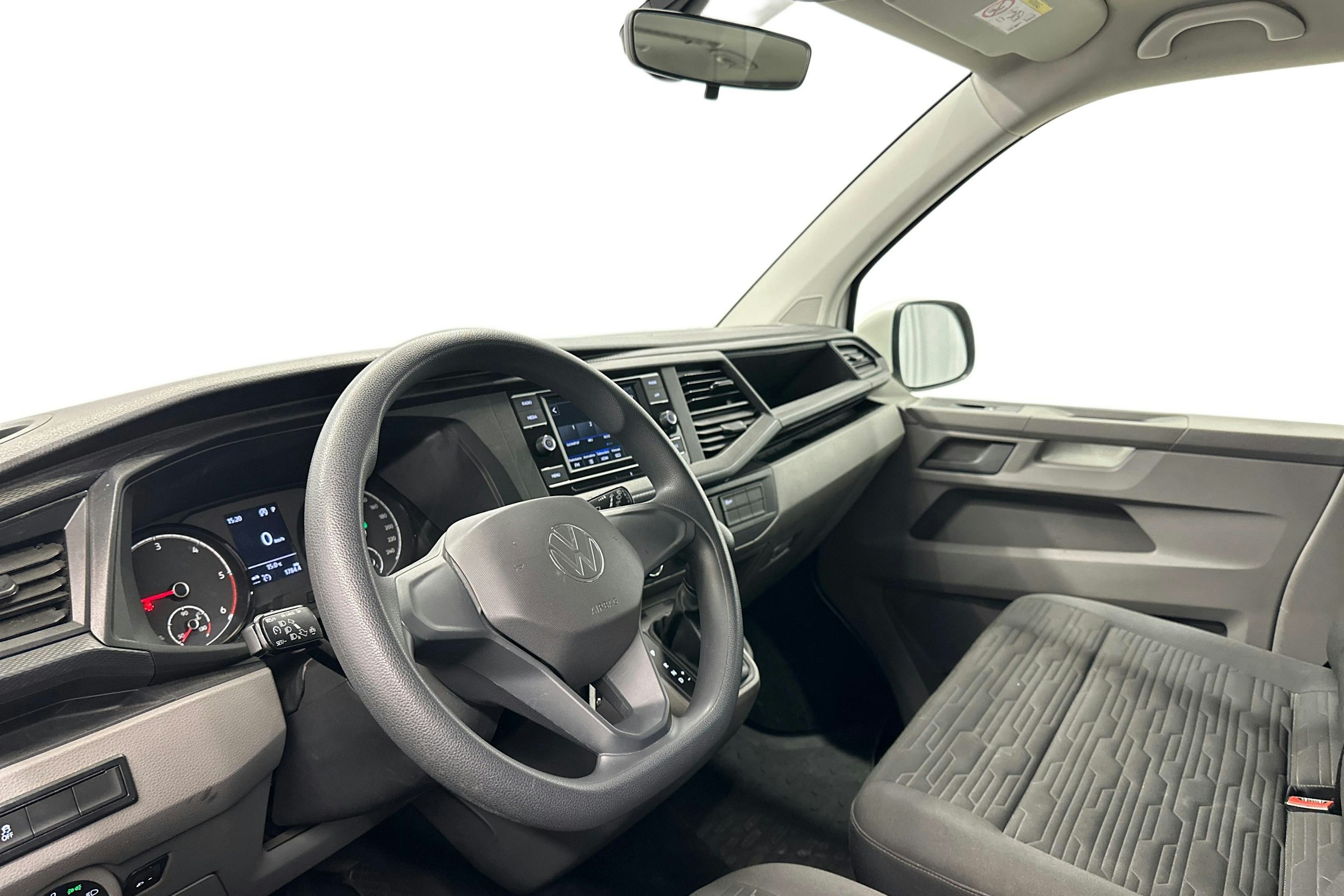 valkoinen Volkswagen Caravelle 2022 kuva 6.