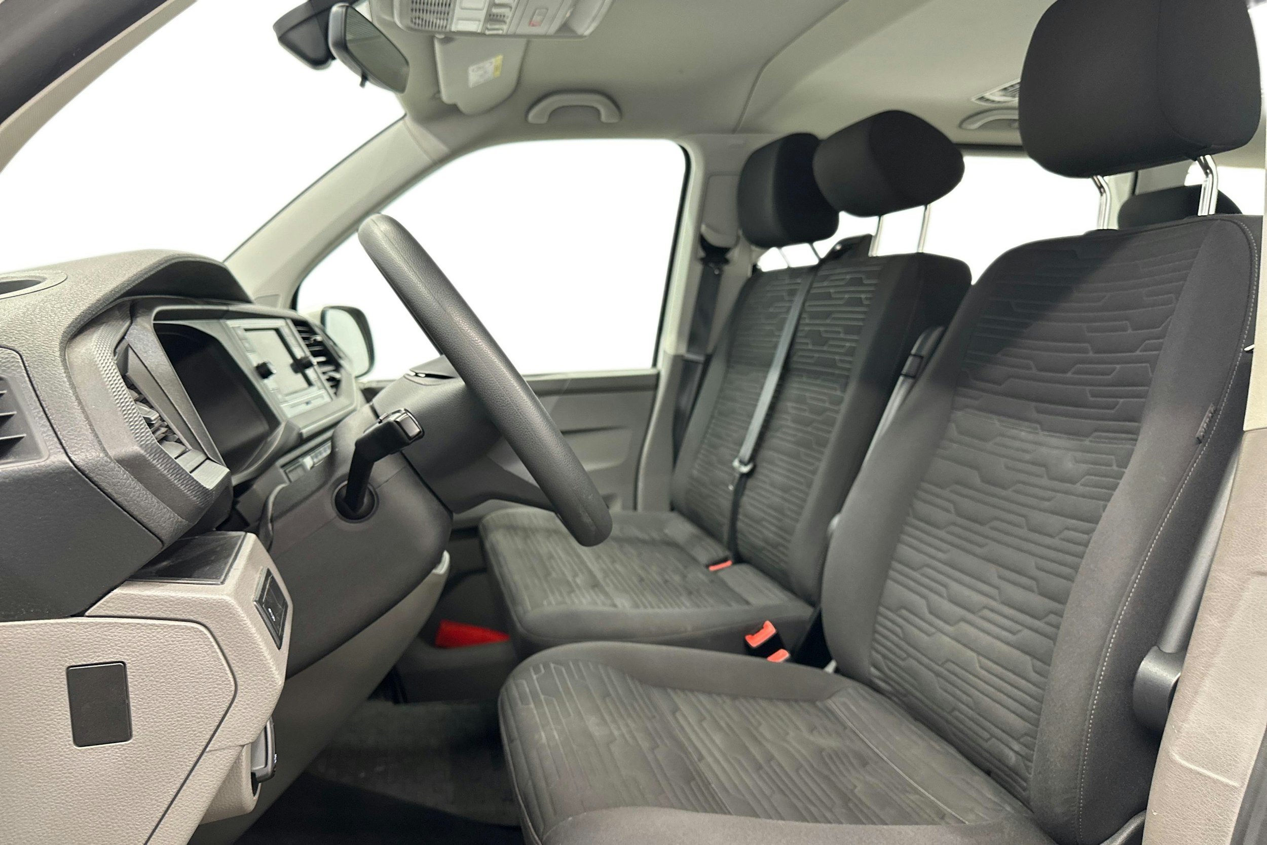 valkoinen Volkswagen Caravelle 2022 kuva 8.