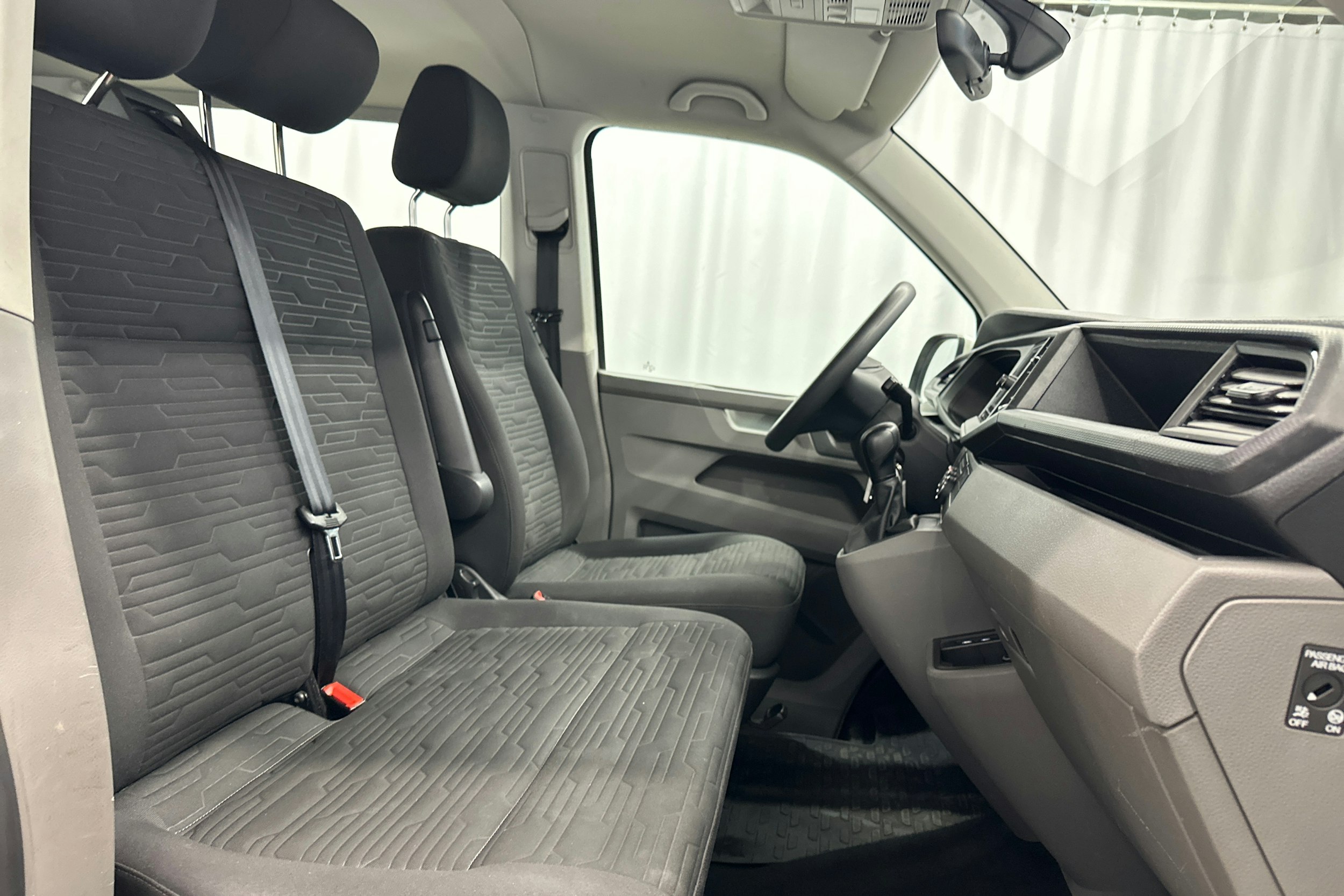 valkoinen Volkswagen Caravelle 2022 kuva 10.