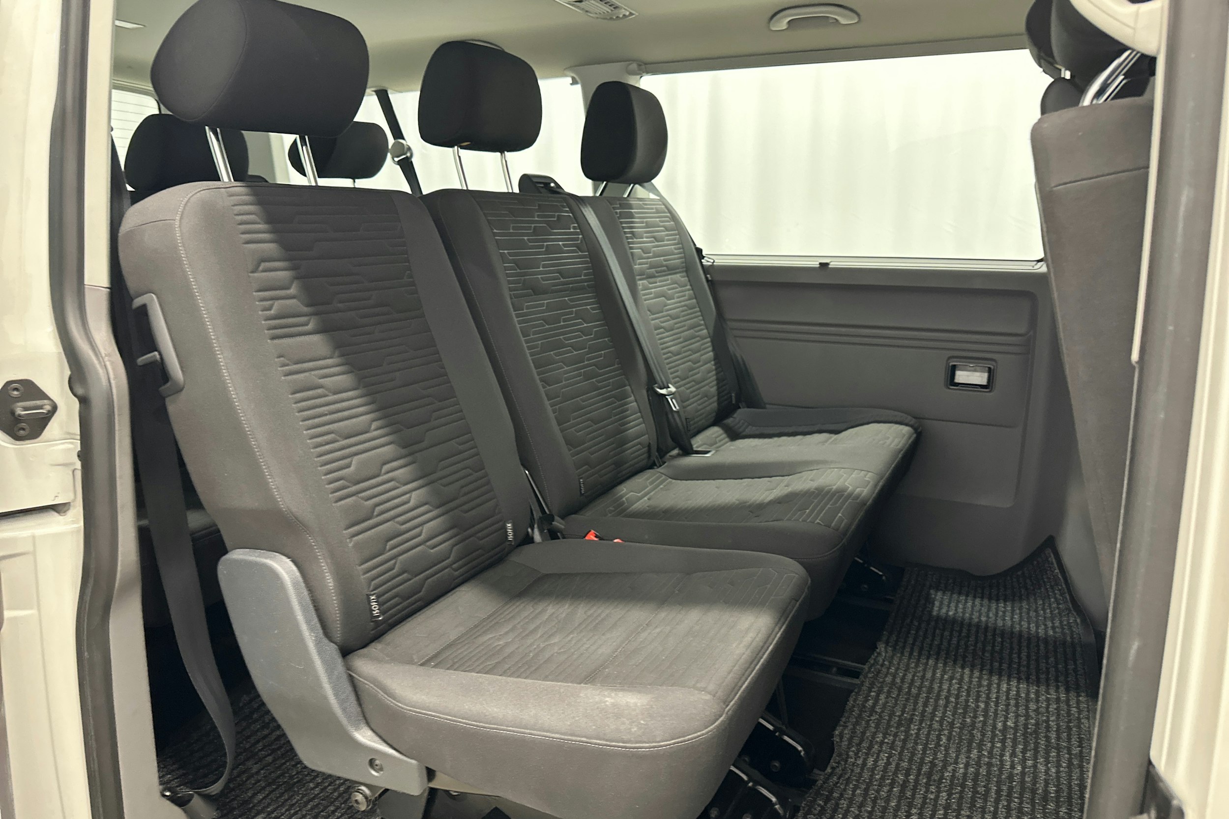 valkoinen Volkswagen Caravelle 2022 kuva 14.