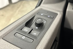 valkoinen Volkswagen Caravelle 2022 kuva 15.