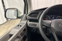 valkoinen Volkswagen Caravelle 2022 kuva 17.