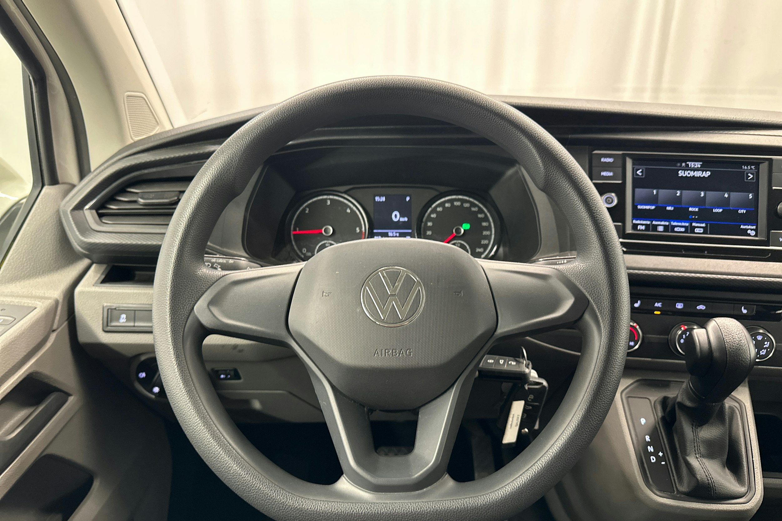 valkoinen Volkswagen Caravelle 2022 kuva 19.