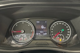 valkoinen Volkswagen Caravelle 2022 kuva 20.