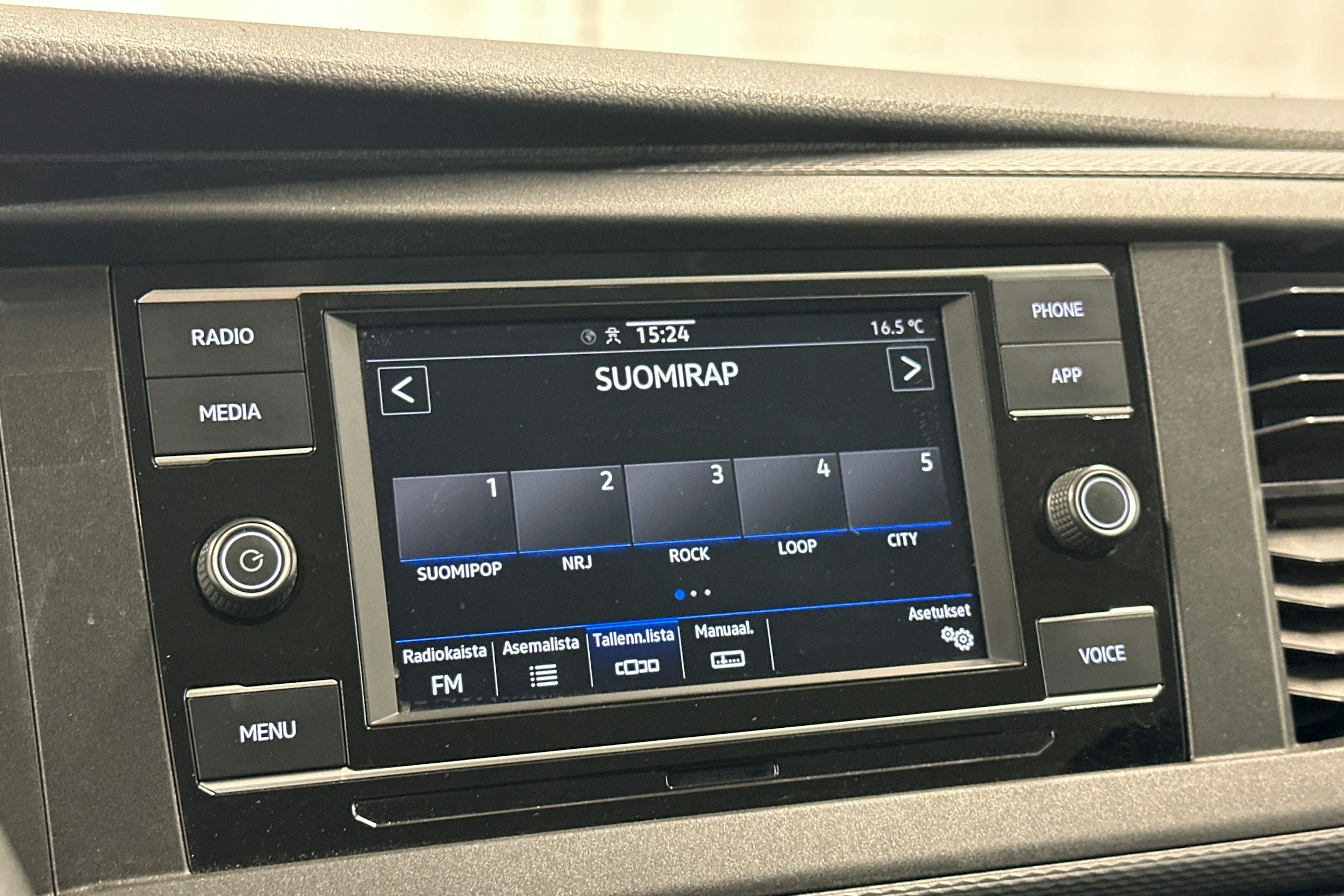 valkoinen Volkswagen Caravelle 2022 kuva 21.