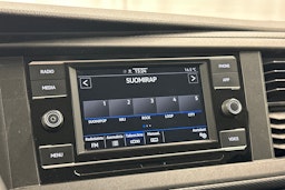 valkoinen Volkswagen Caravelle 2022 kuva 21.