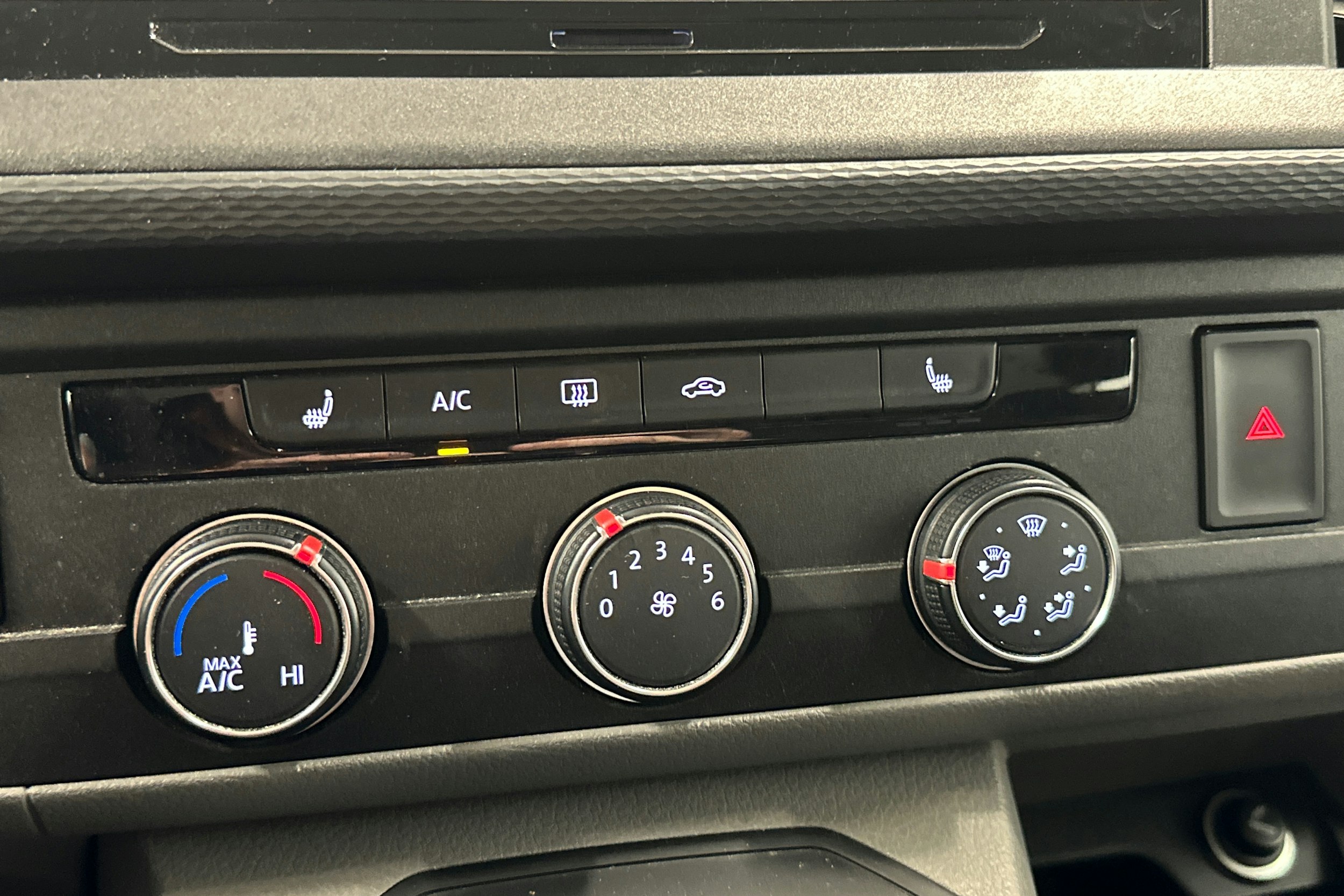 valkoinen Volkswagen Caravelle 2022 kuva 22.