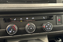 valkoinen Volkswagen Caravelle 2022 kuva 22.