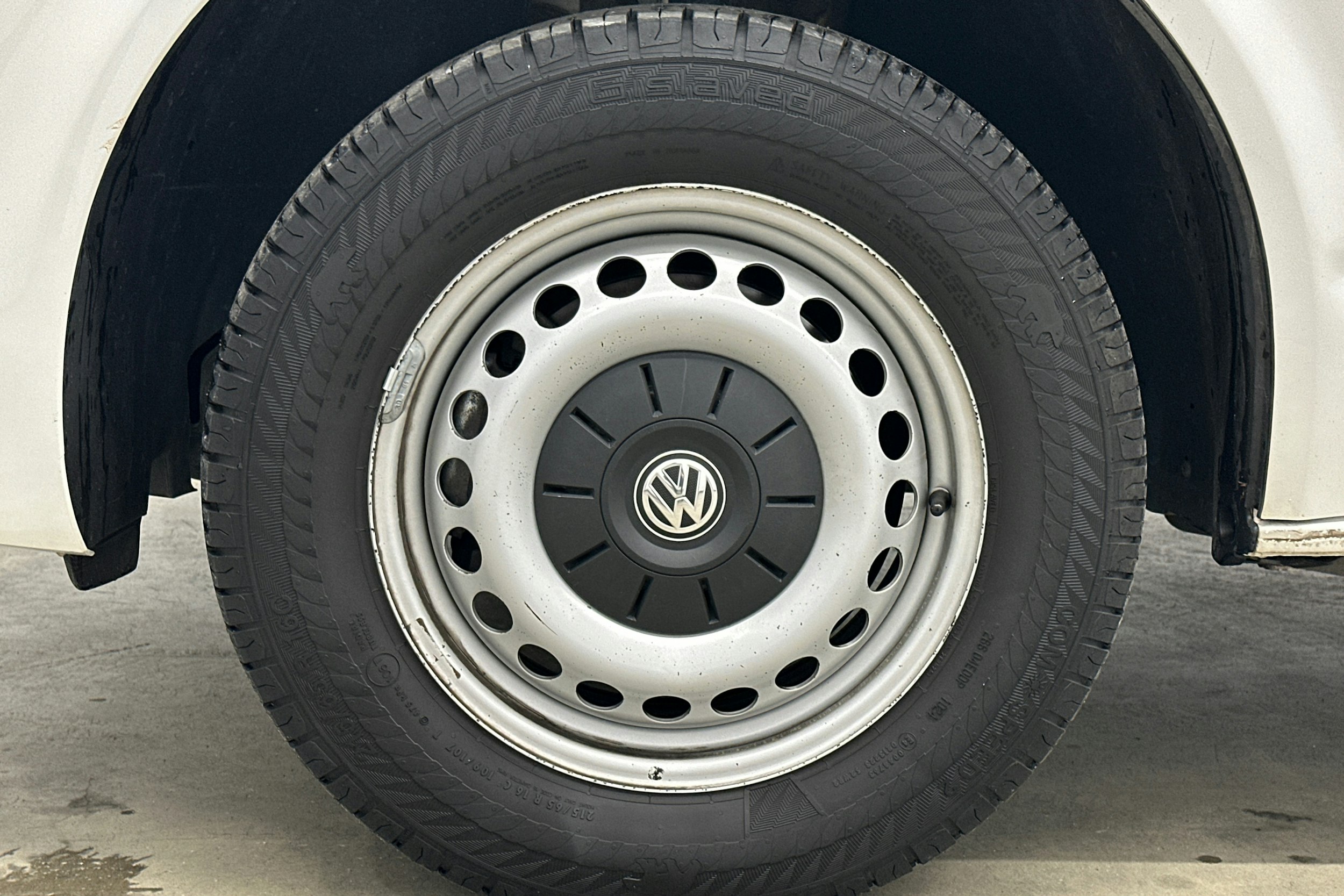 valkoinen Volkswagen Caravelle 2022 kuva 28.