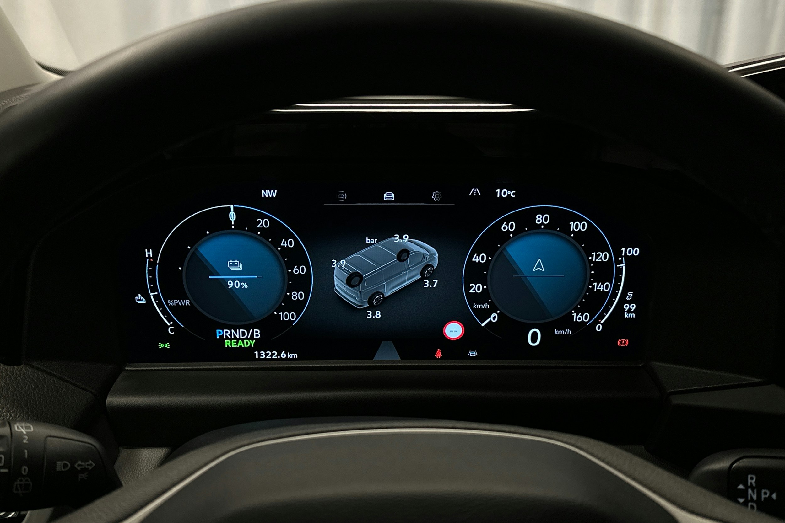 valkoinen Volkswagen Caravelle 2025 kuva 17.