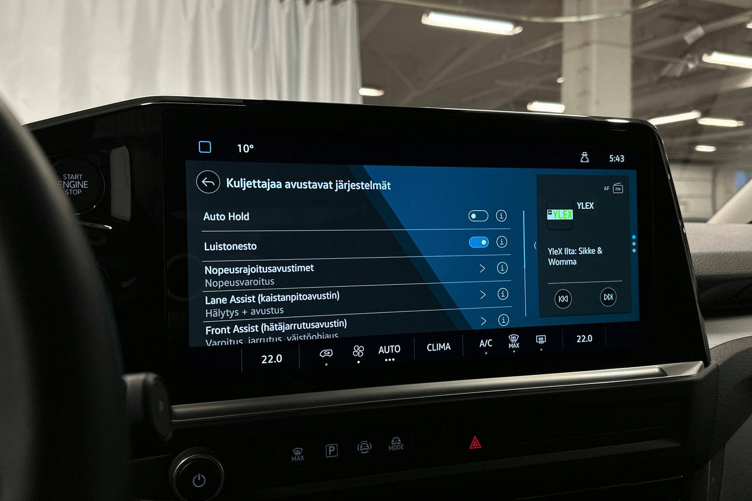 valkoinen Volkswagen Caravelle 2025 kuva 21.