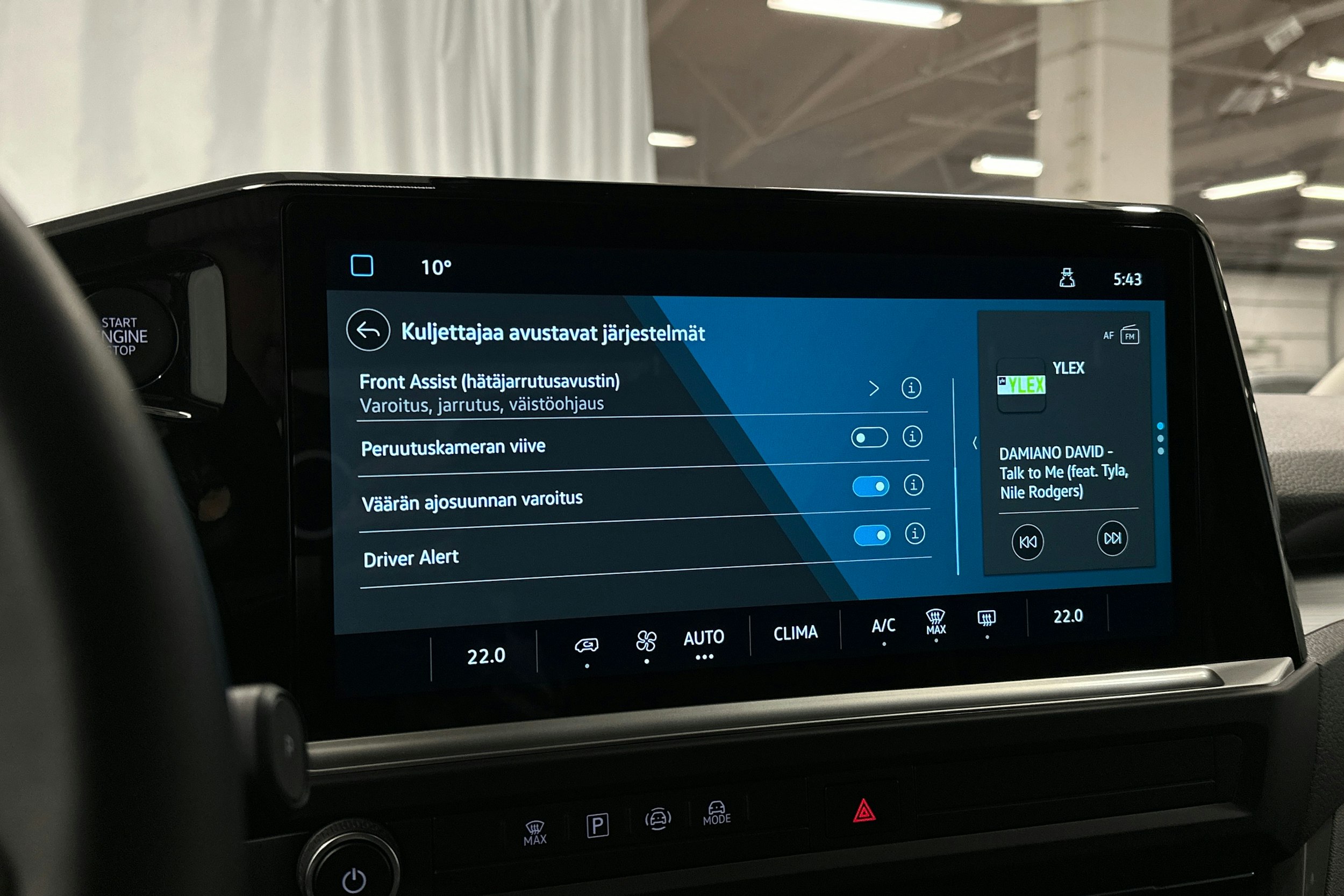 valkoinen Volkswagen Caravelle 2025 kuva 22.