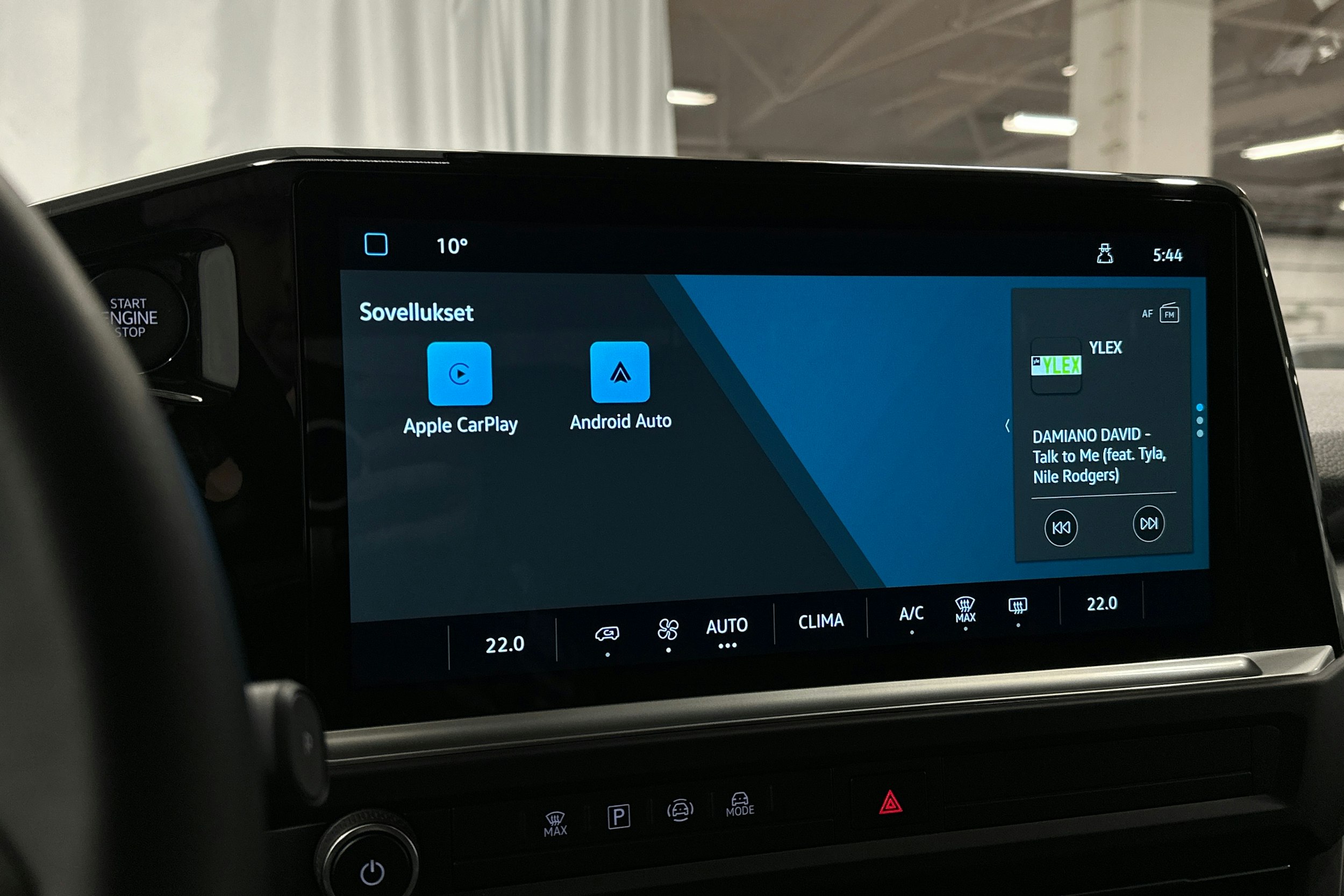 valkoinen Volkswagen Caravelle 2025 kuva 23.