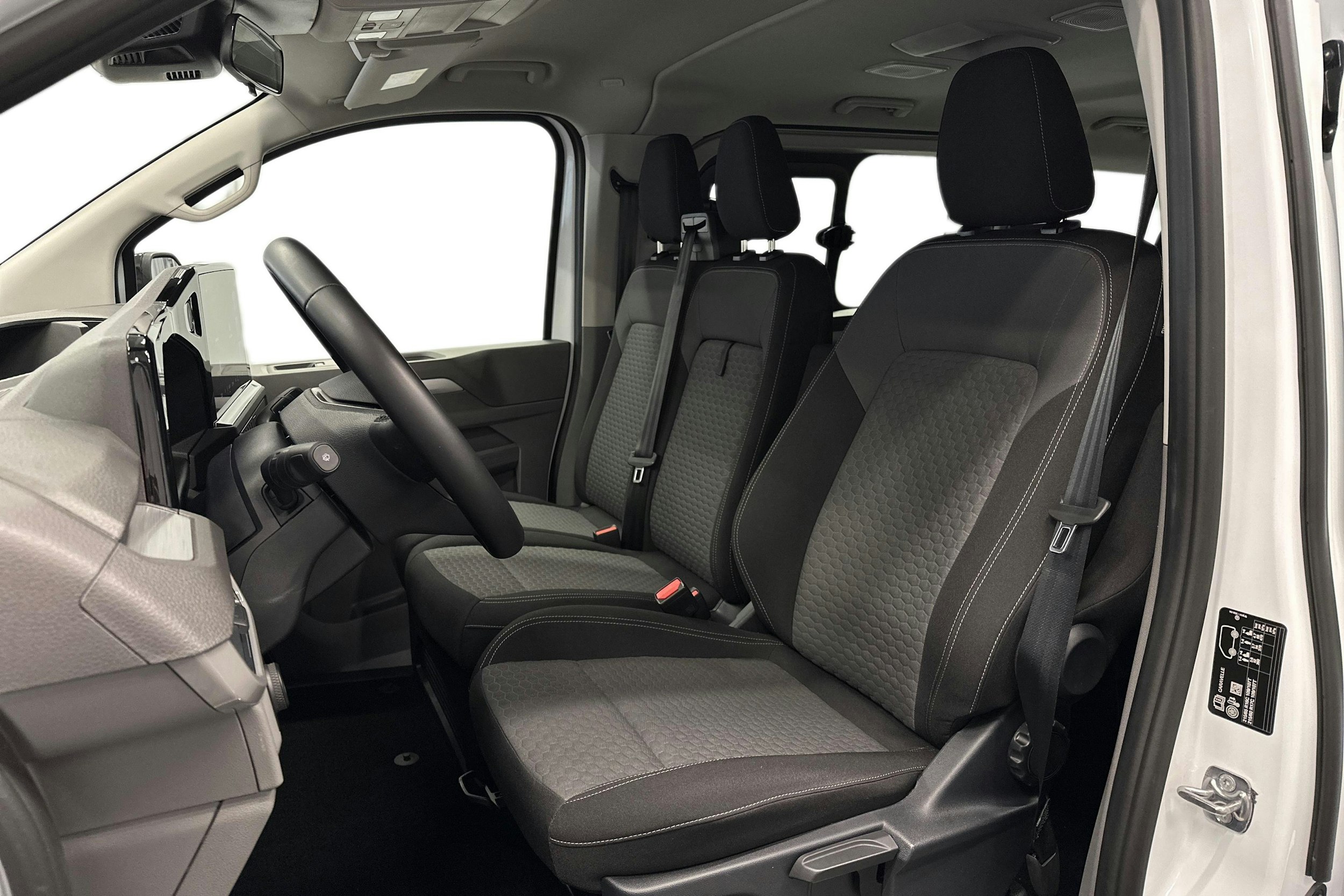 valkoinen Volkswagen Caravelle 2025 kuva 11.