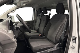 valkoinen Volkswagen Caravelle 2025 kuva 11.