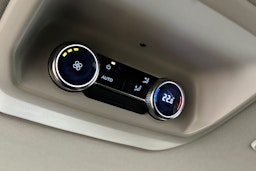 valkoinen Volkswagen Caravelle 2025 kuva 18.