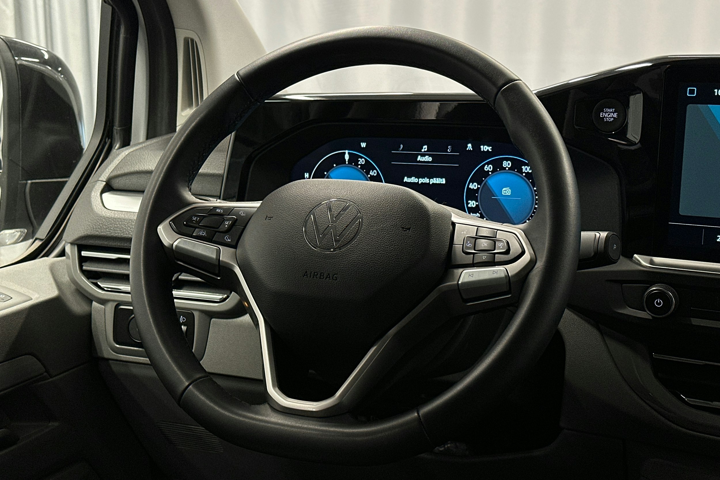 valkoinen Volkswagen Caravelle 2025 kuva 19.