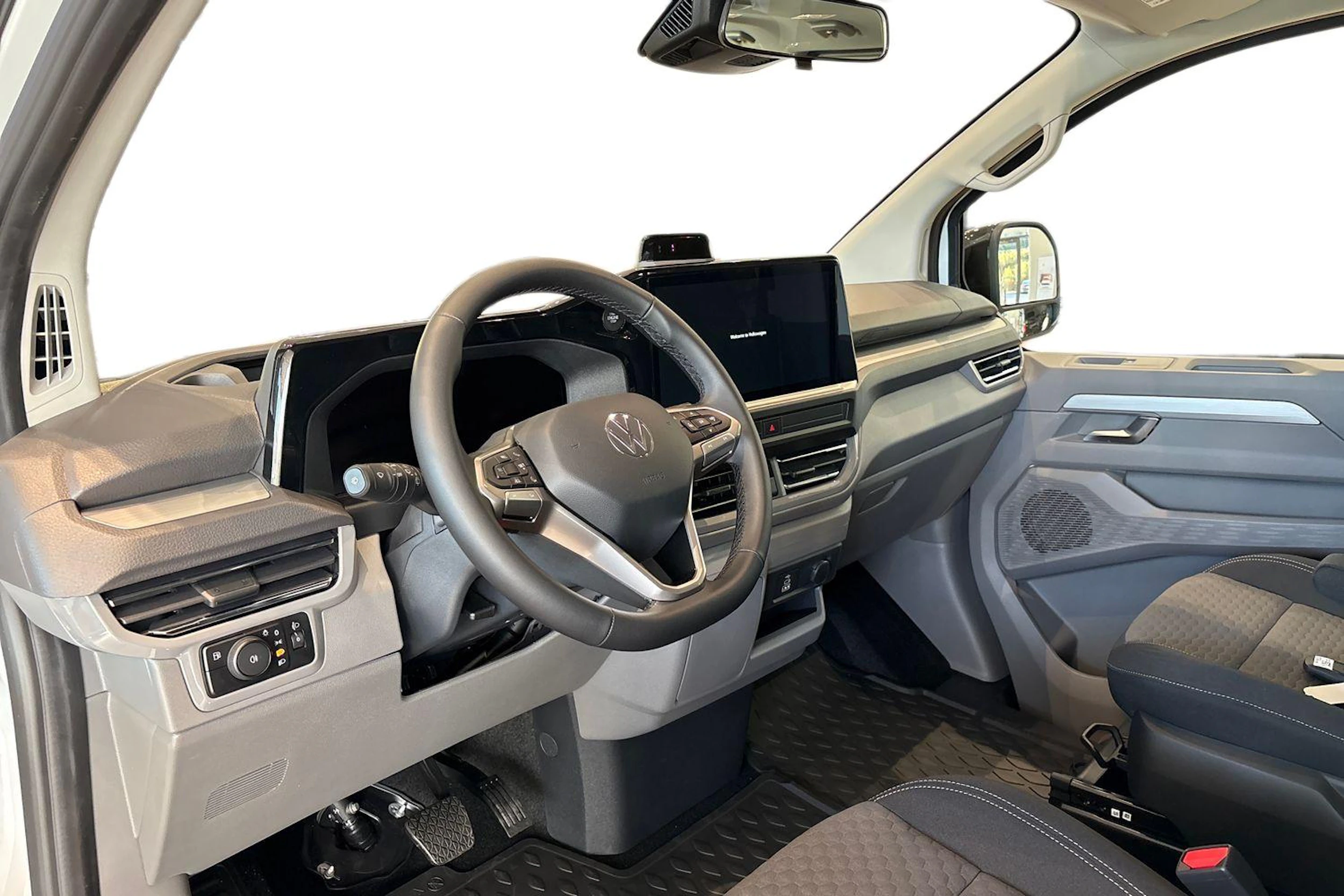 valkoinen Volkswagen Caravelle 2026 kuva 8.