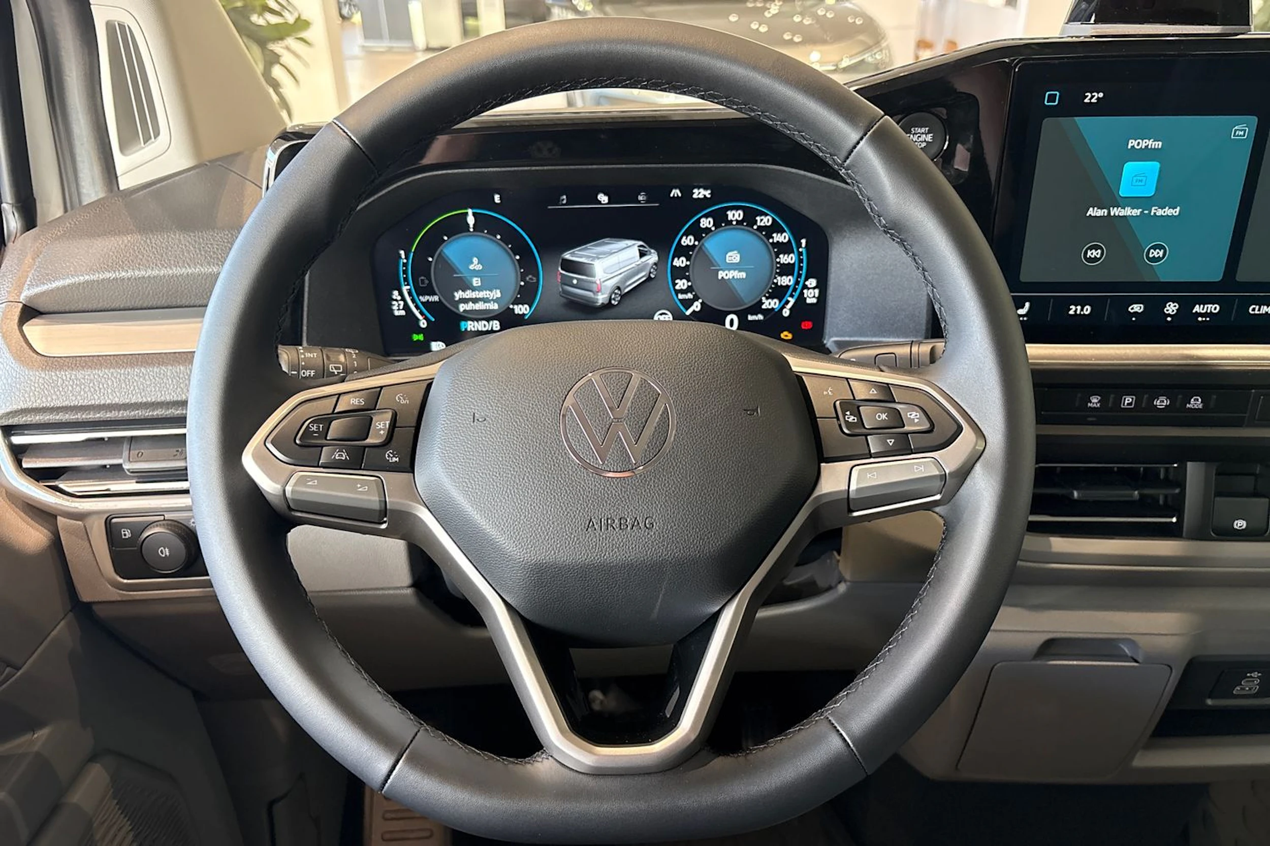 valkoinen Volkswagen Caravelle 2026 kuva 16.