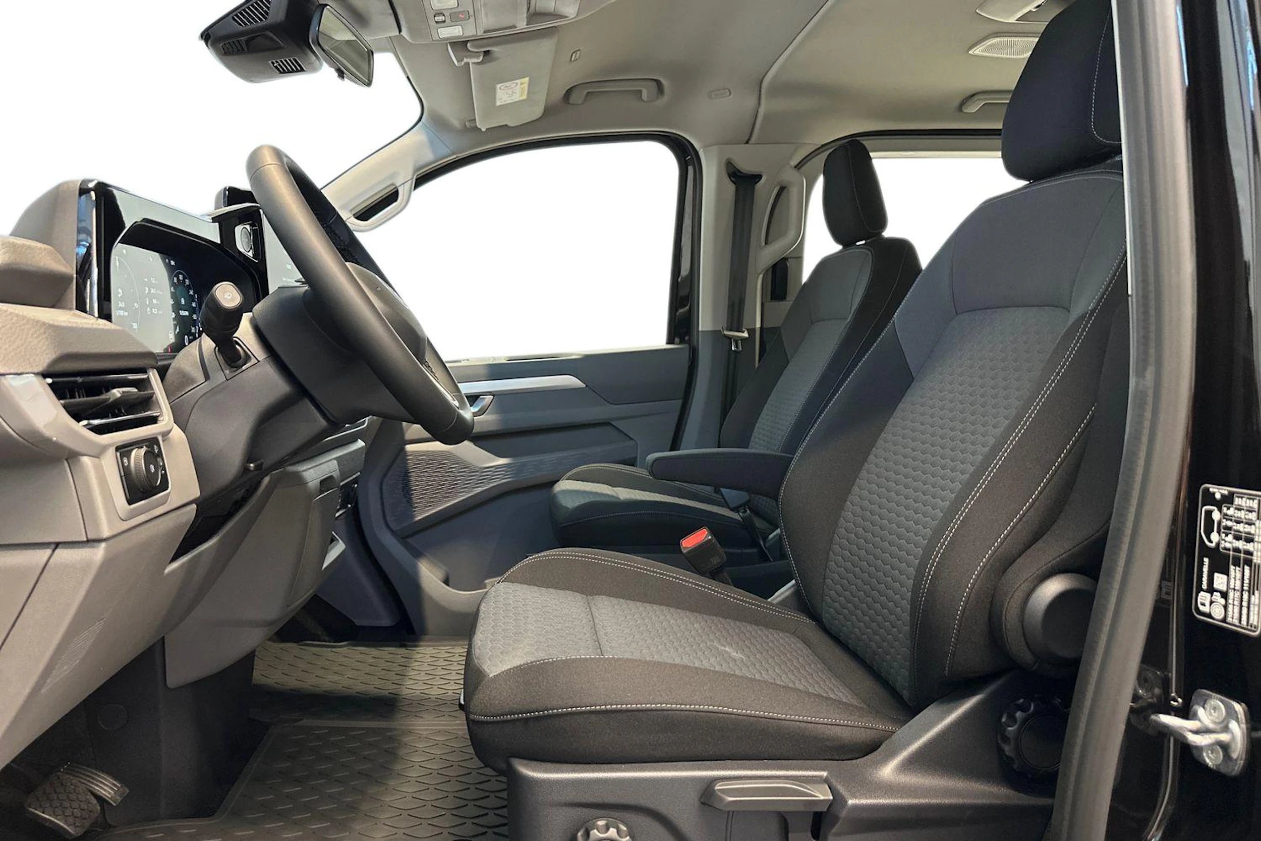 musta Volkswagen Caravelle 2026 kuva 9.
