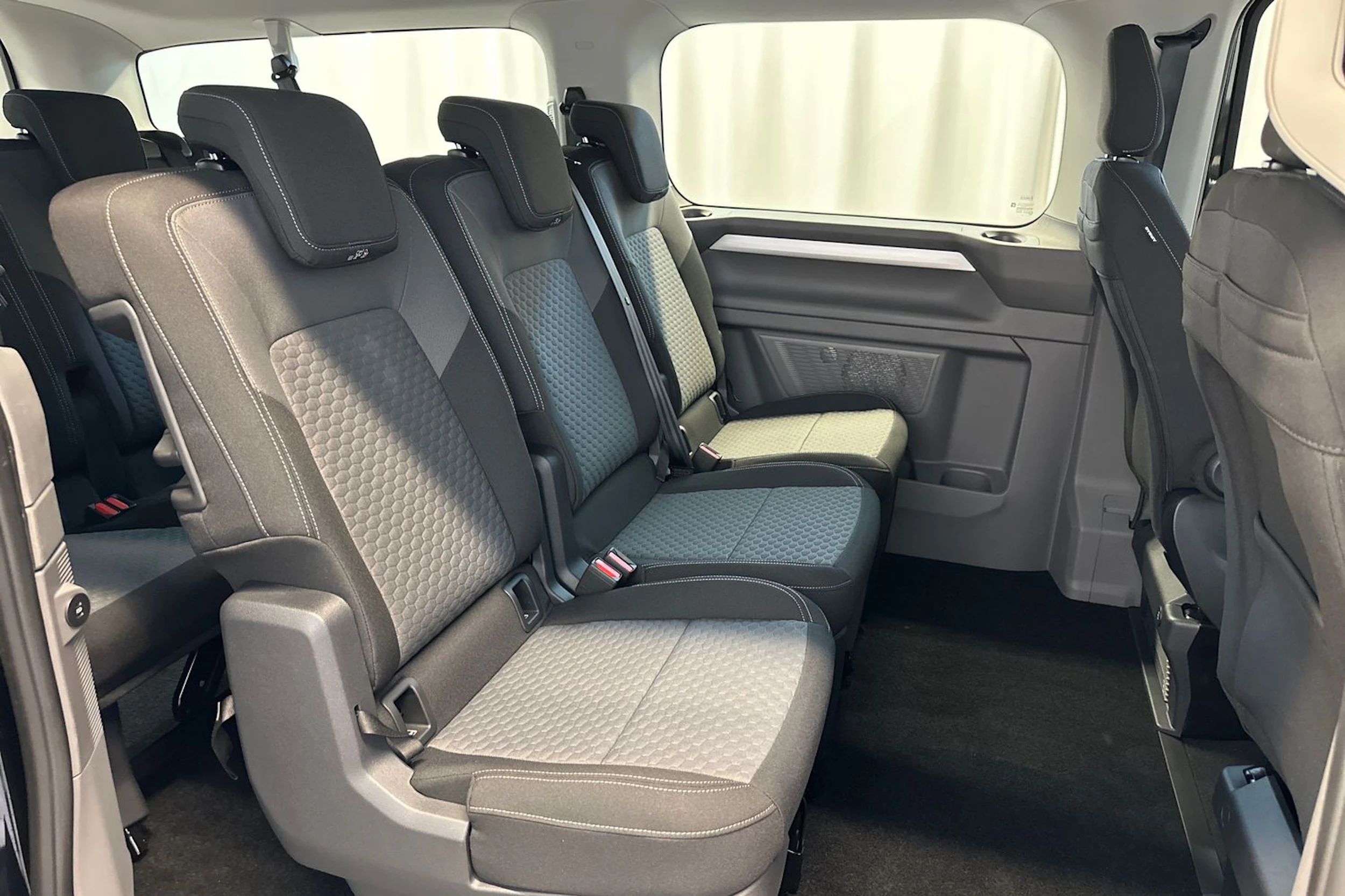 musta Volkswagen Caravelle 2026 kuva 15.
