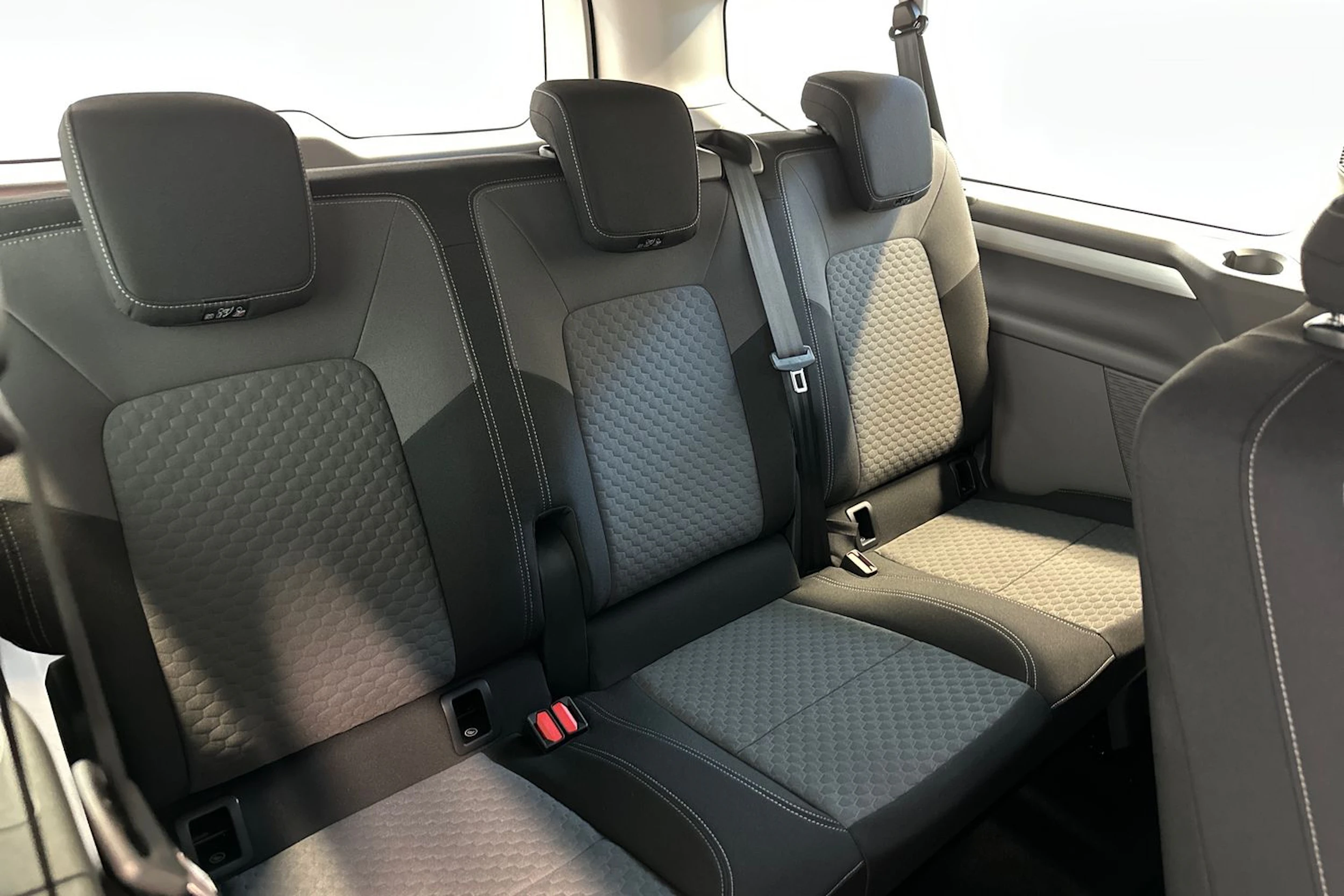 musta Volkswagen Caravelle 2026 kuva 16.