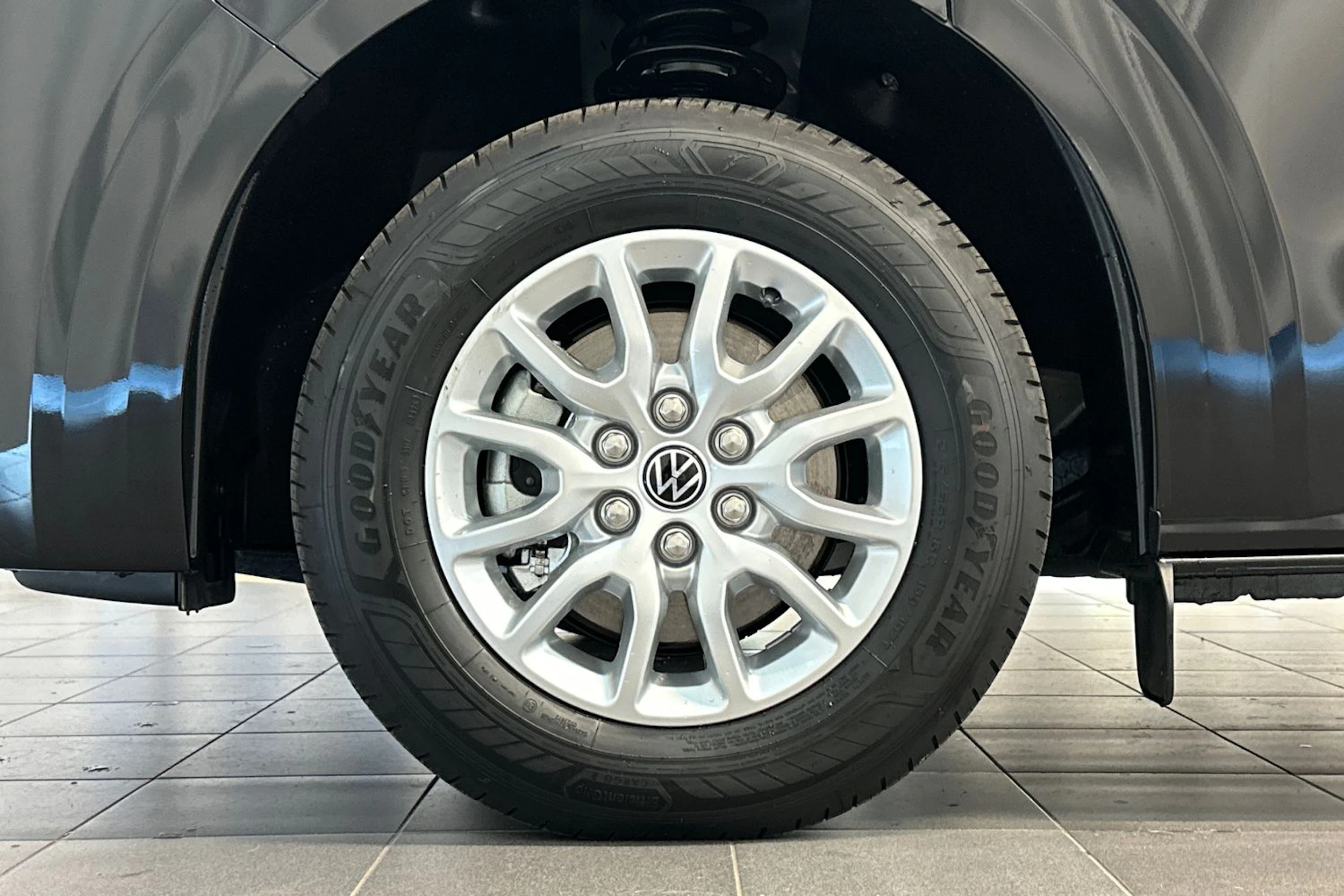musta Volkswagen Caravelle 2026 kuva 26.
