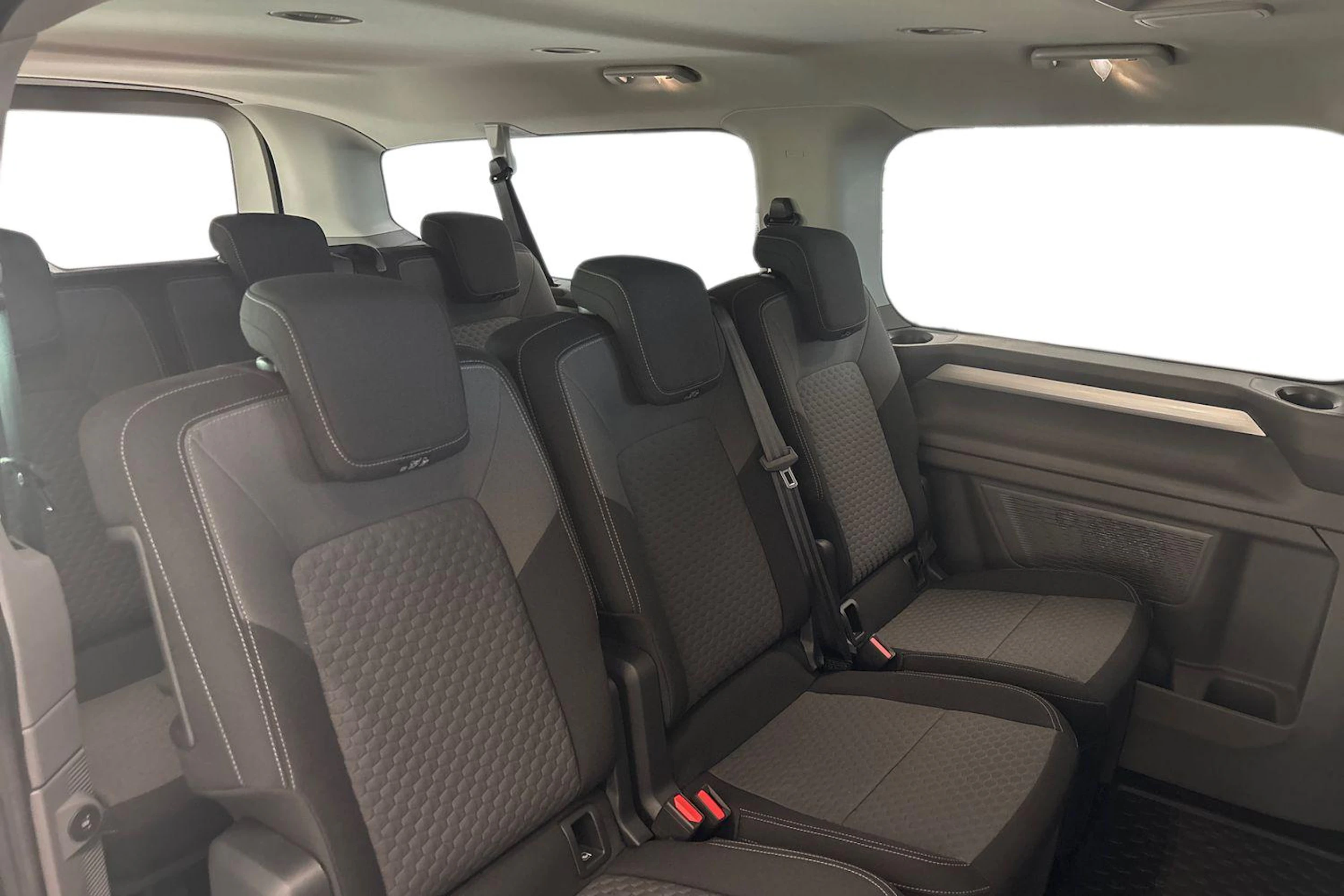 musta Volkswagen Caravelle 2026 kuva 8.