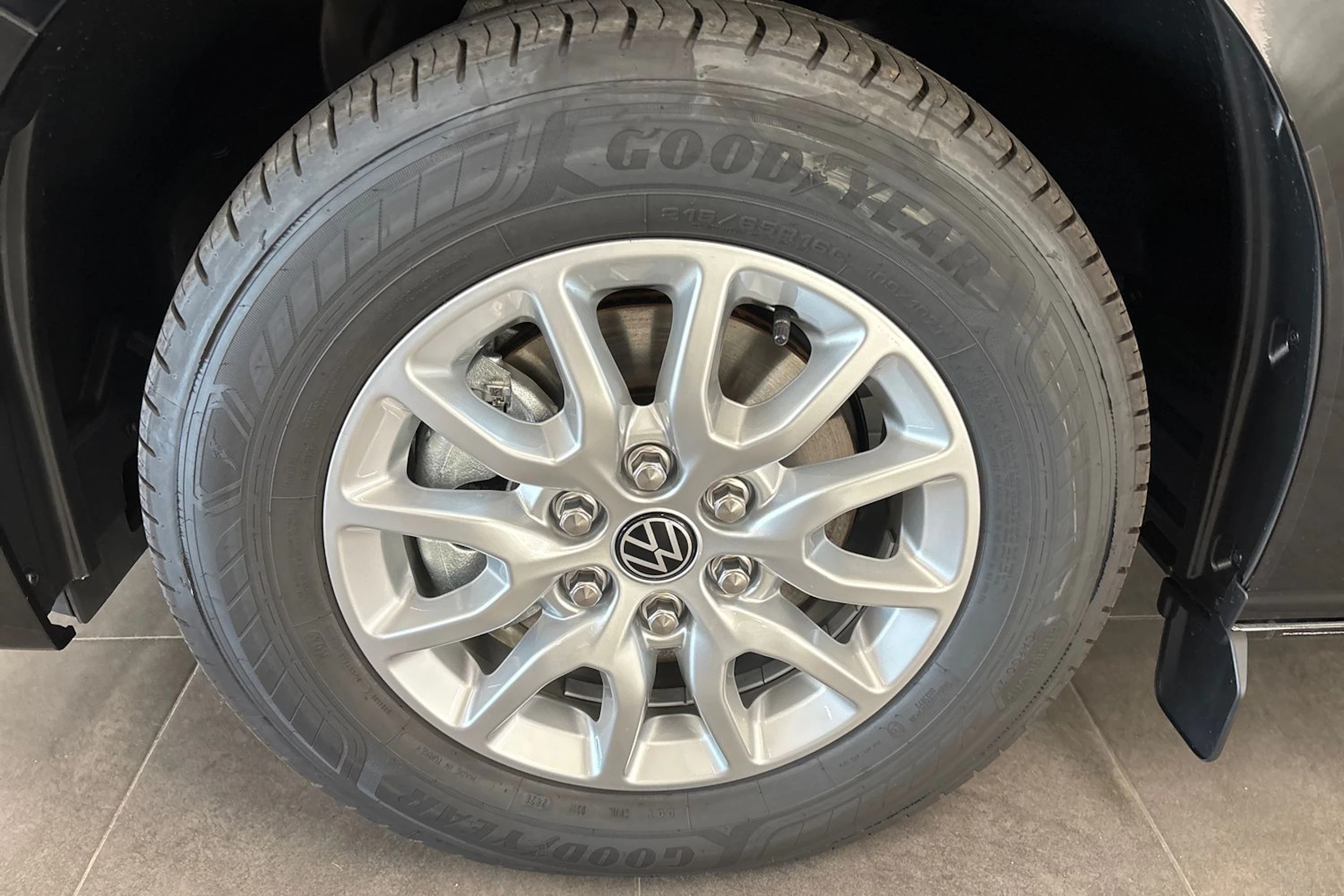 musta Volkswagen Caravelle 2026 kuva 10.