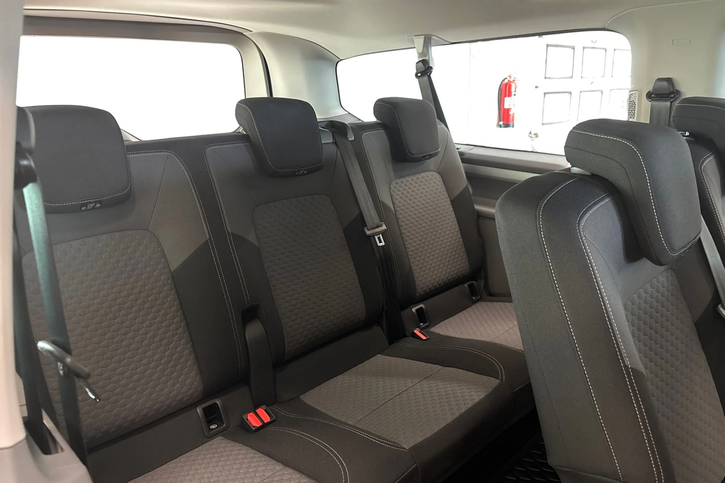 musta Volkswagen Caravelle 2026 kuva 18.