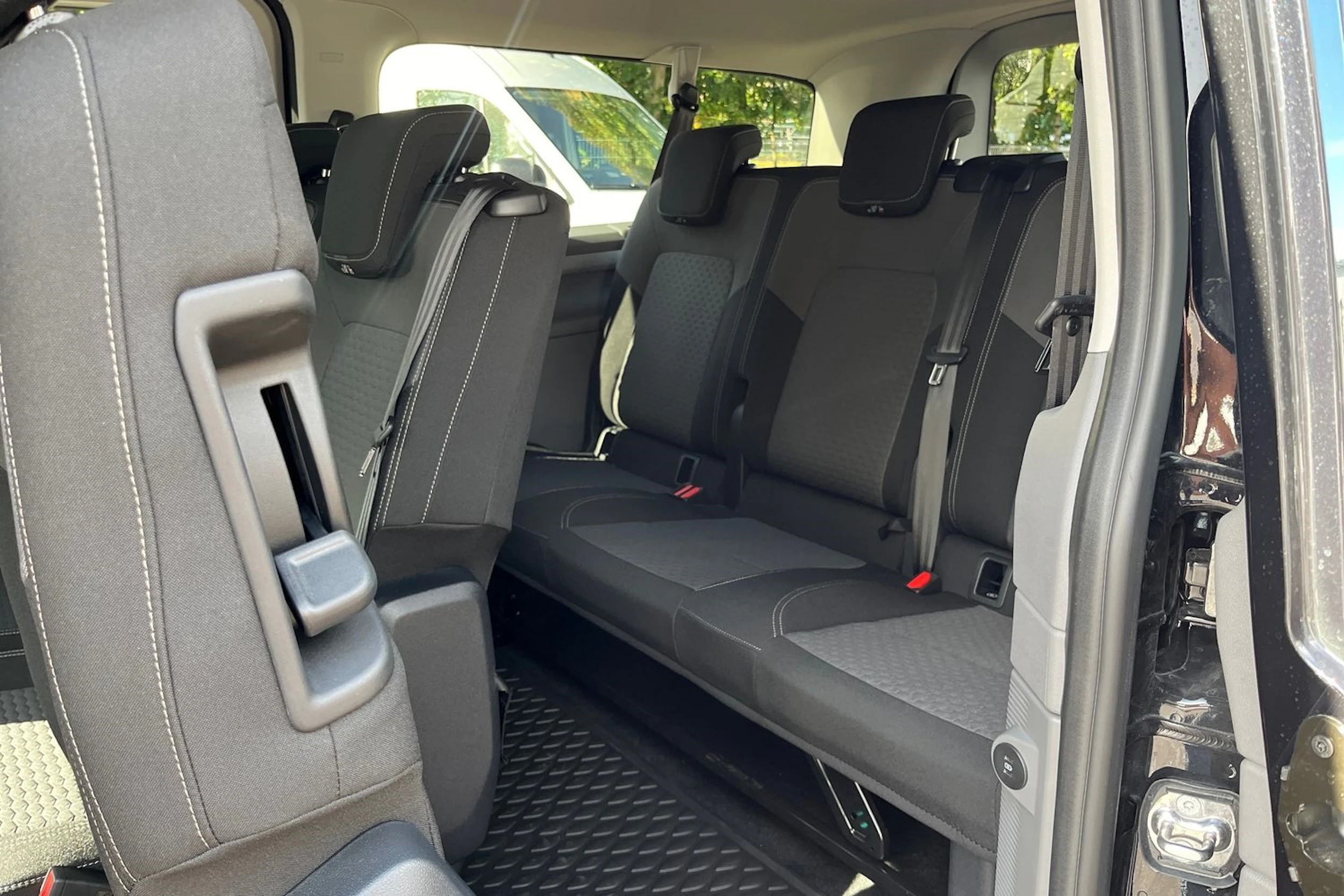 musta Volkswagen Caravelle 2026 kuva 13.