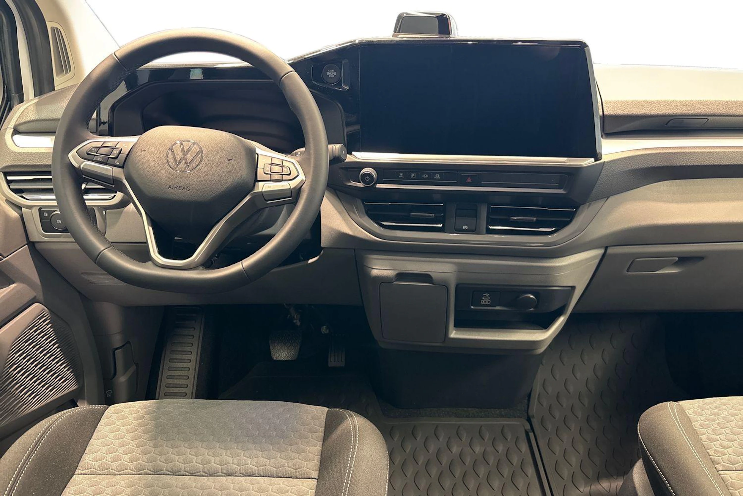 valkoinen Volkswagen Caravelle 2026 kuva 9.