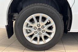 valkoinen Volkswagen Caravelle 2026 kuva 13.