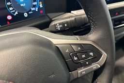 valkoinen Volkswagen Caravelle 2026 kuva 18.