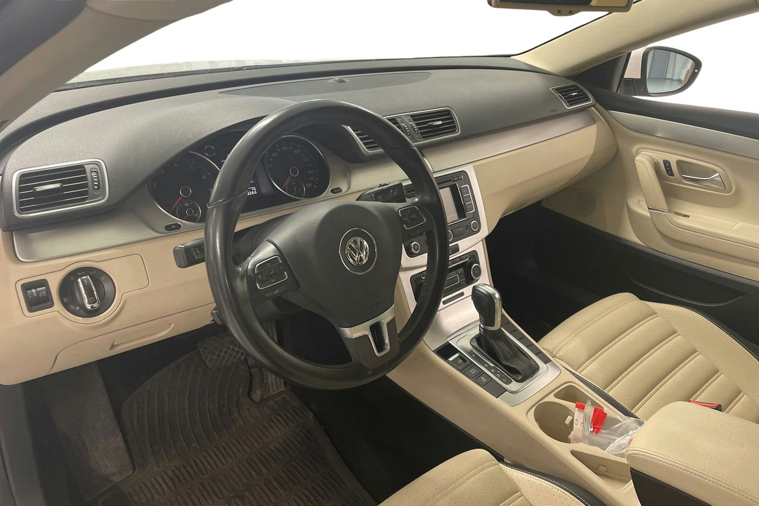 Valkoinen Volkswagen CC 2011 kuva 3.