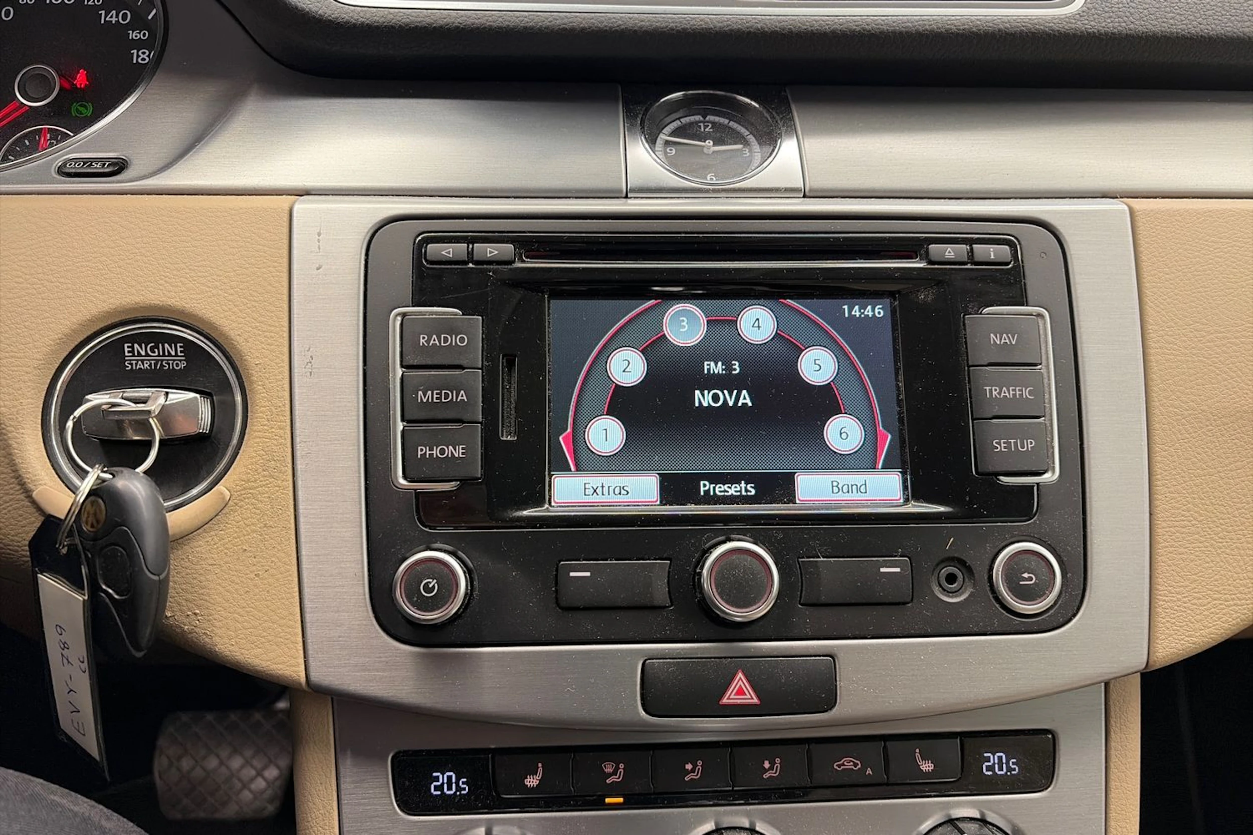 Ruskea (beige) Volkswagen CC 2012 kuva 20.