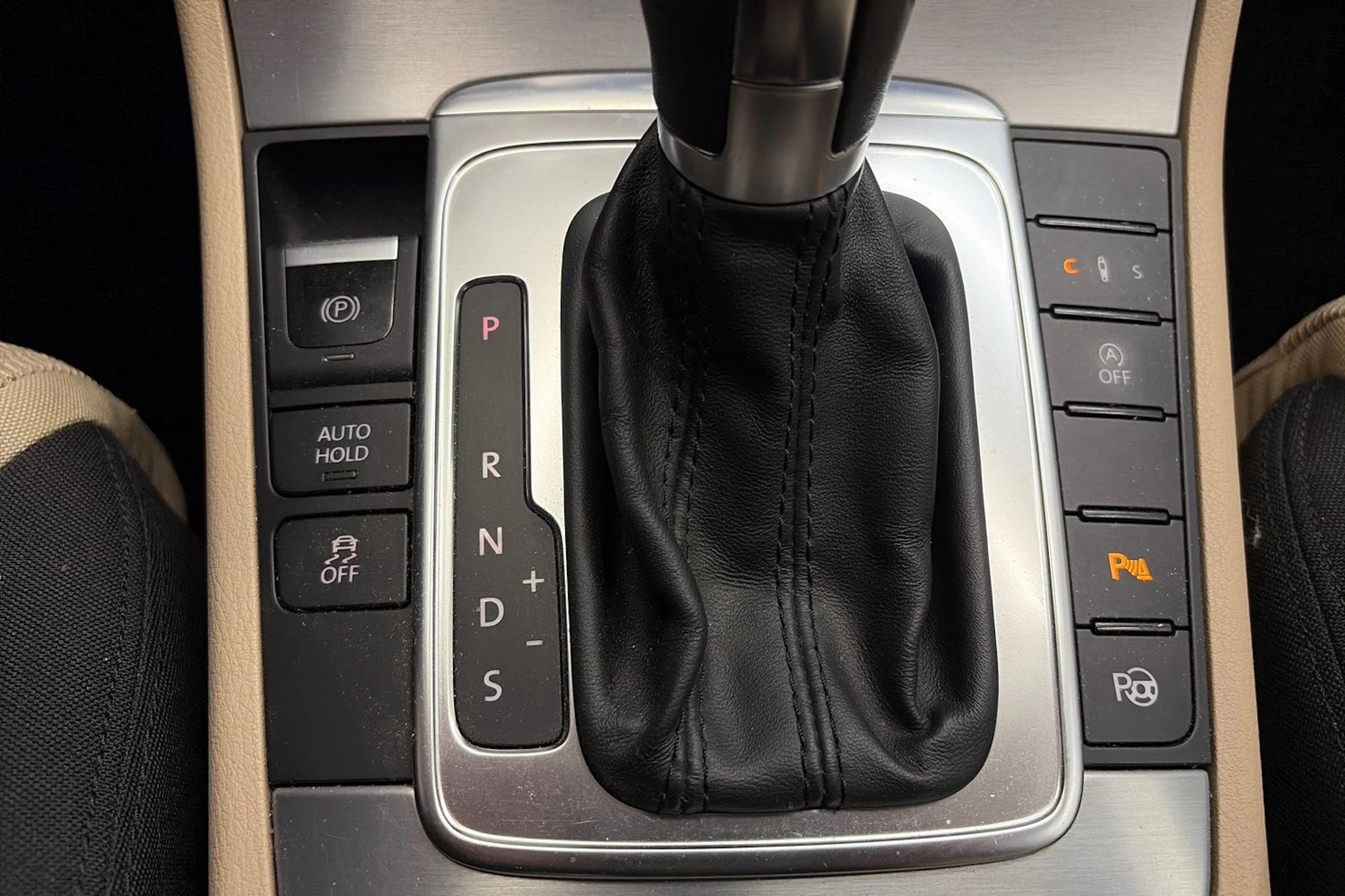 Ruskea (beige) Volkswagen CC 2012 kuva 23.