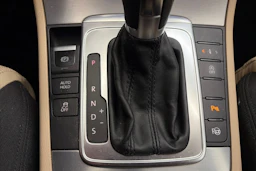 Ruskea (beige) Volkswagen CC 2012 kuva 23.