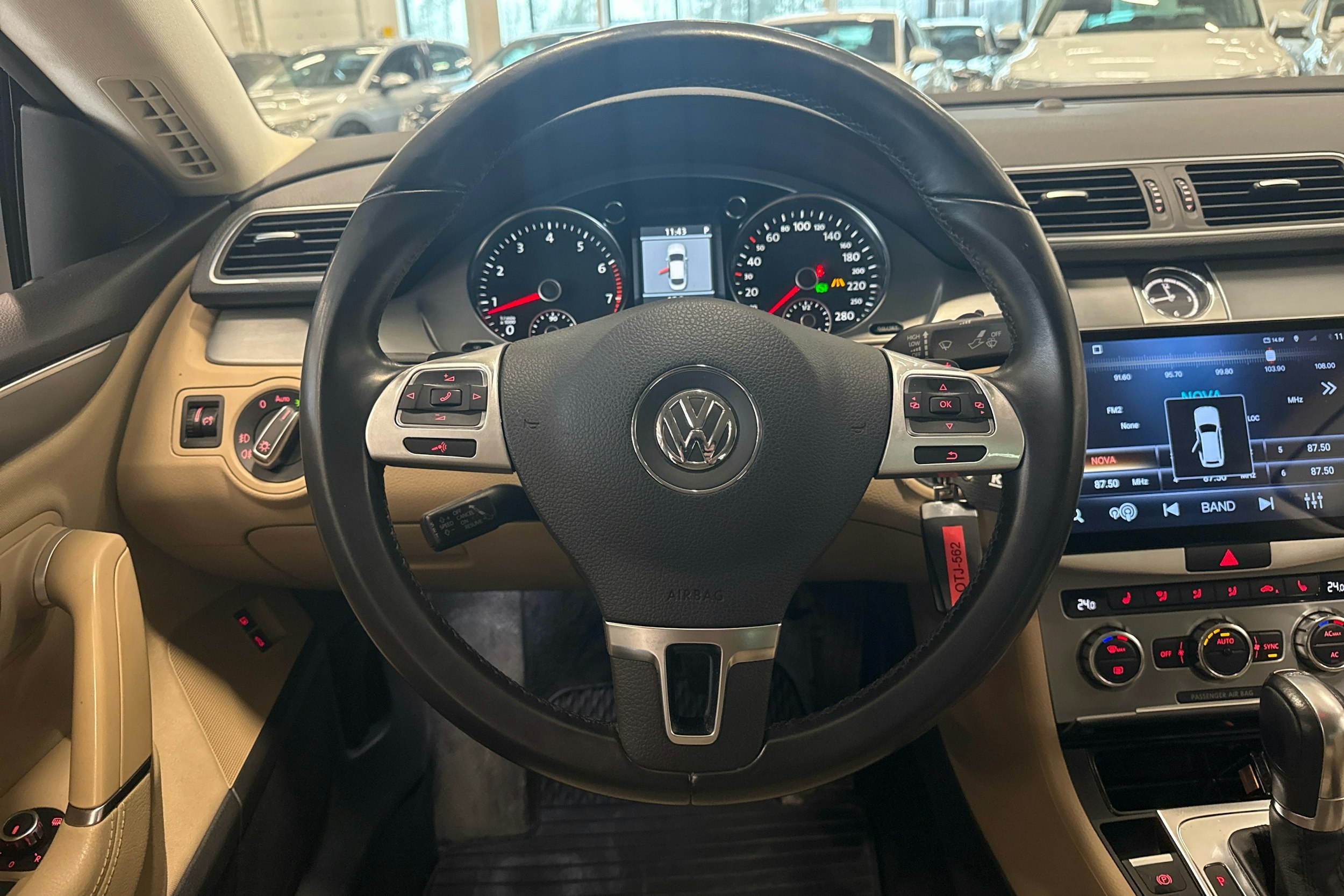 ruskea (beige) Volkswagen CC 2012 kuva 8.