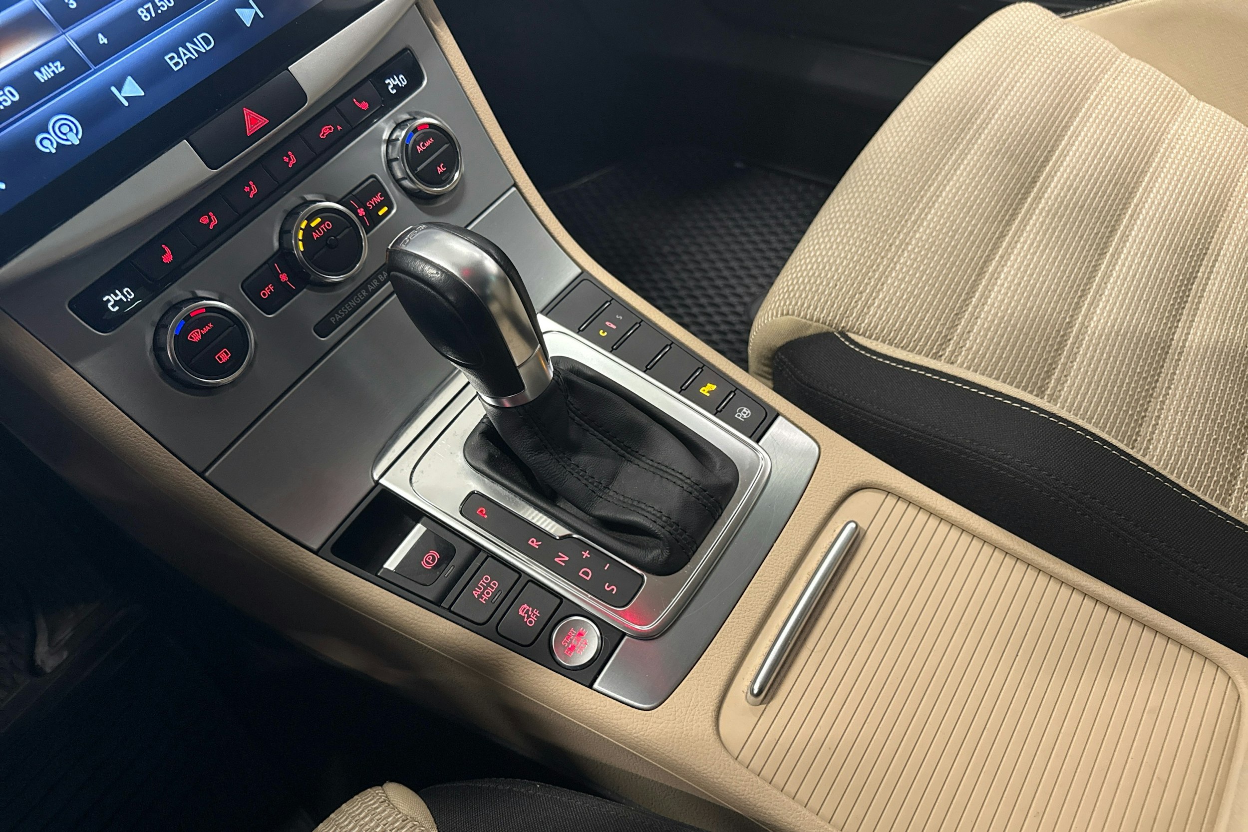 ruskea (beige) Volkswagen CC 2012 kuva 15.