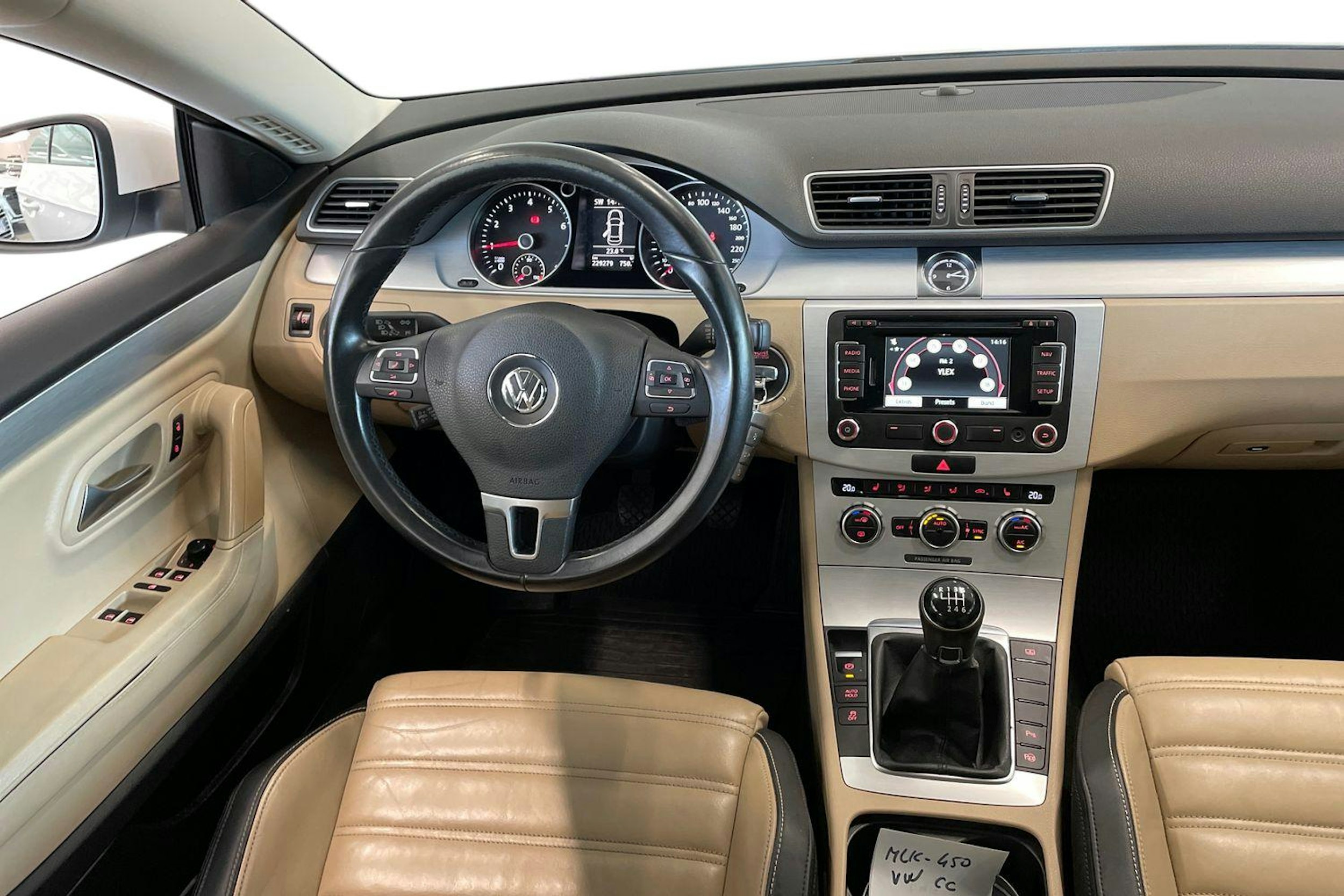 valkoinen Volkswagen CC 2013 kuva 9.