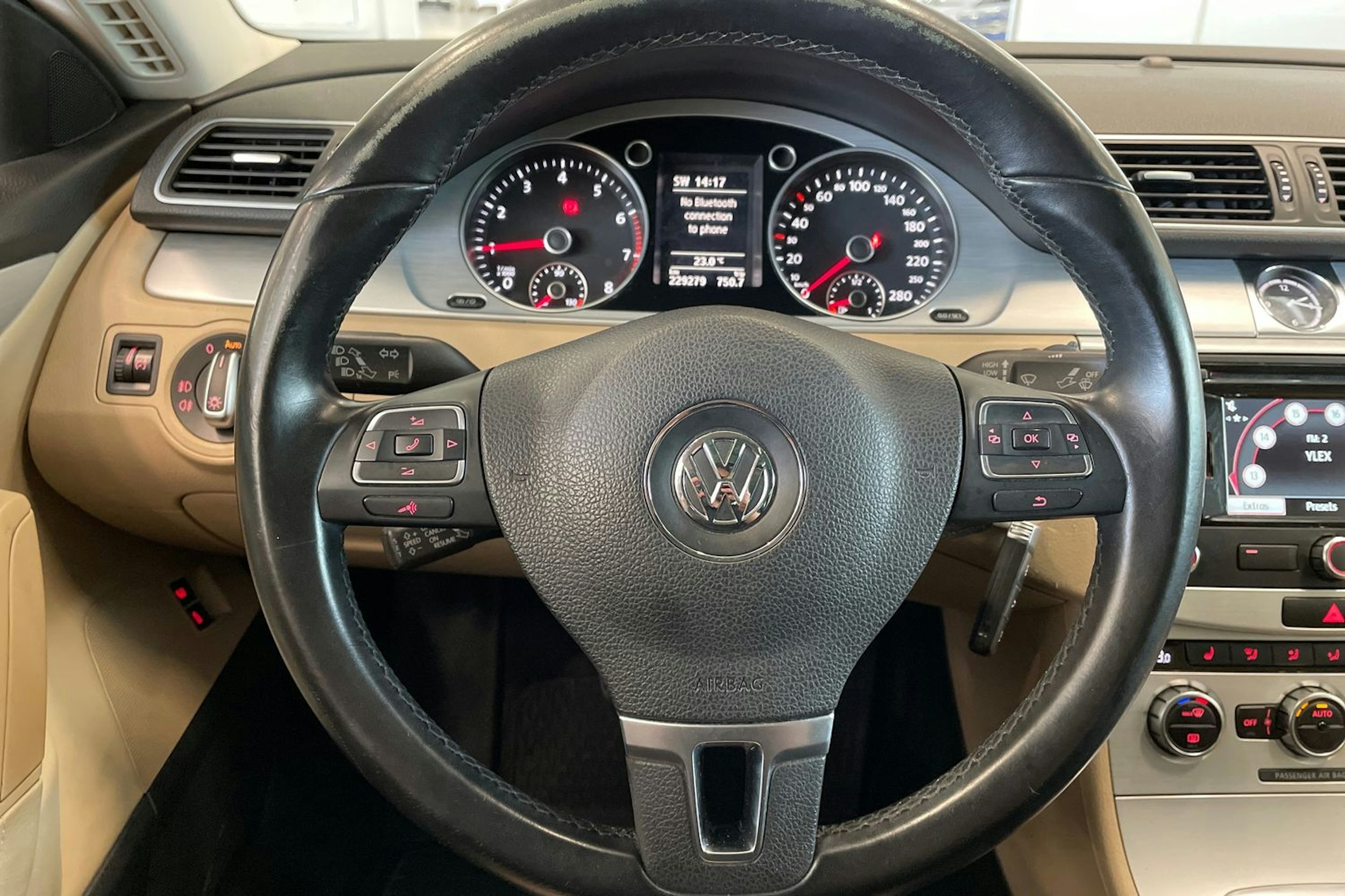 valkoinen Volkswagen CC 2013 kuva 16.