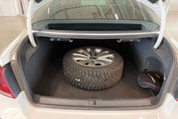 valkoinen Volkswagen CC 2013 kuva 34.