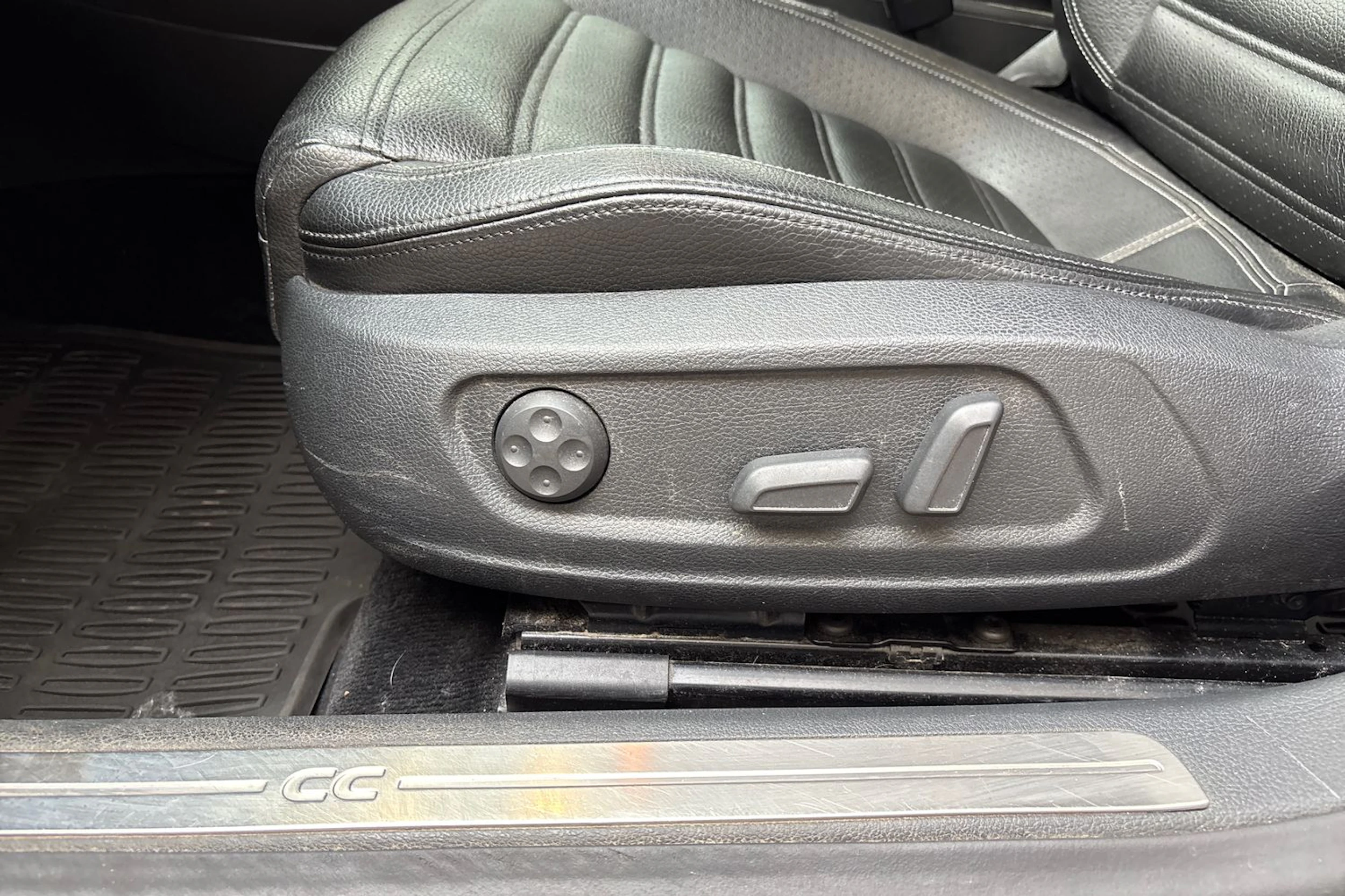 punainen Volkswagen CC 2013 kuva 14.